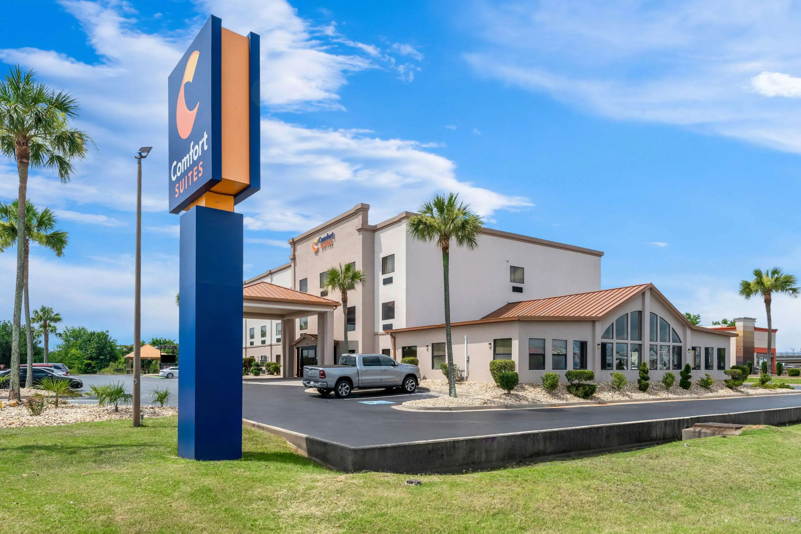 Comfort Suites near Robins Air Force Base