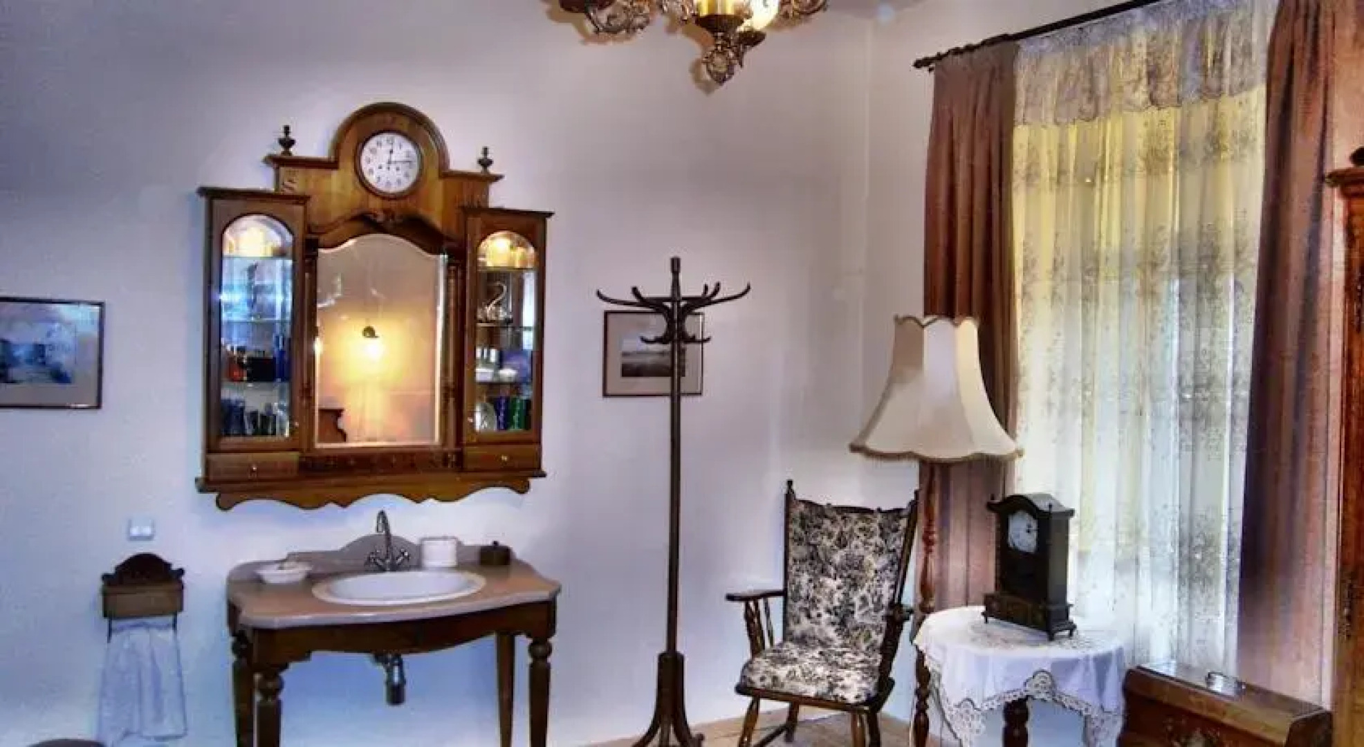 Retro - 19th Century Guest House