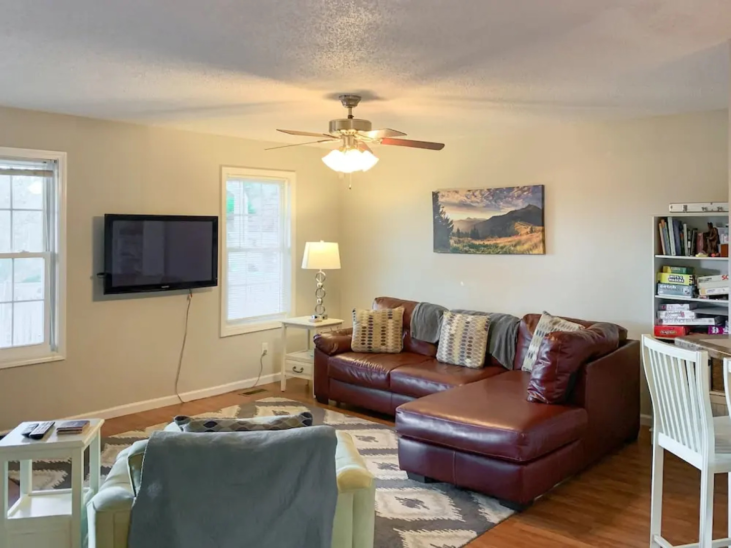 4BR Country Home w/ Hot Tub