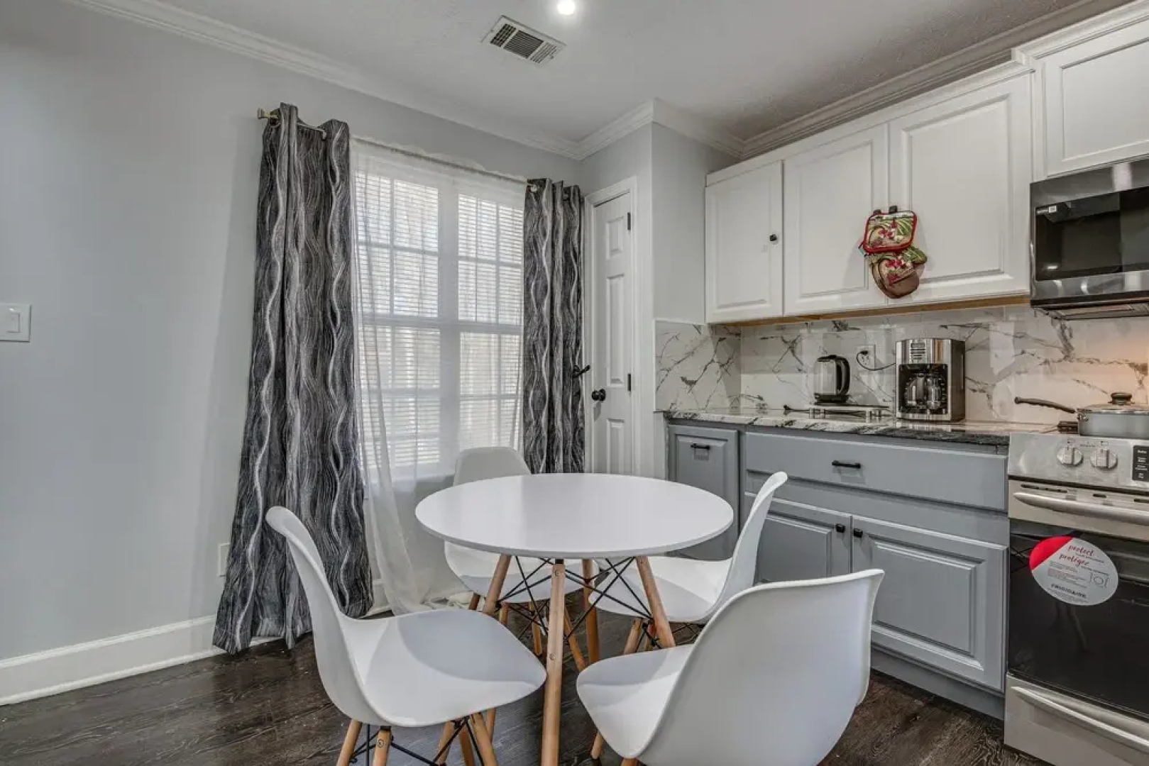 Modern College Park Home: 13 Mi to Dtwn Atlanta!