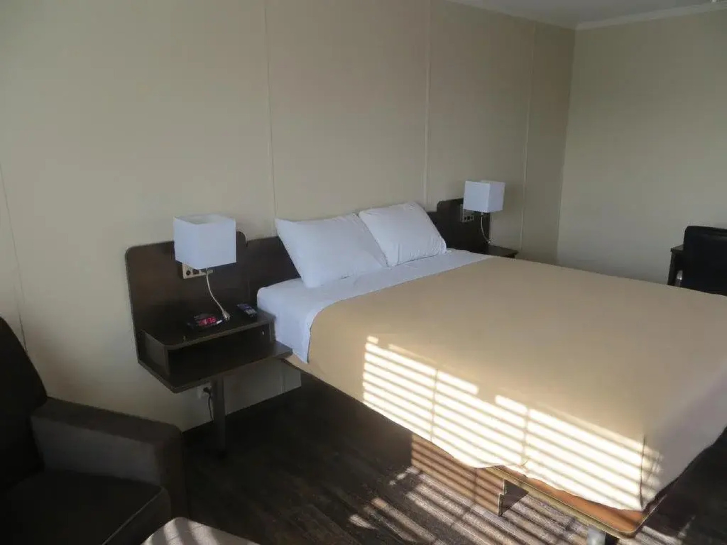 Shale Lodge Pleasanton