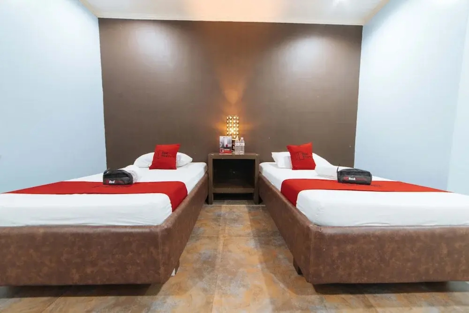 RedDoorz @ N Roldan Street