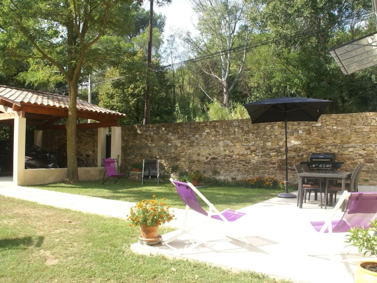 Recently Built Villa With Shared Swimming Pool Near the Village of Piolenc