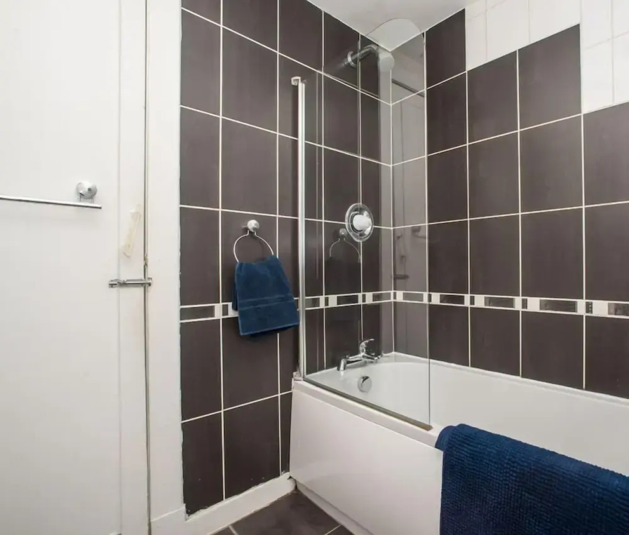 One Bedroom Apartment by Klass Living Serviced Accommodation Hamilton - West Apartment With WiFi and Parking