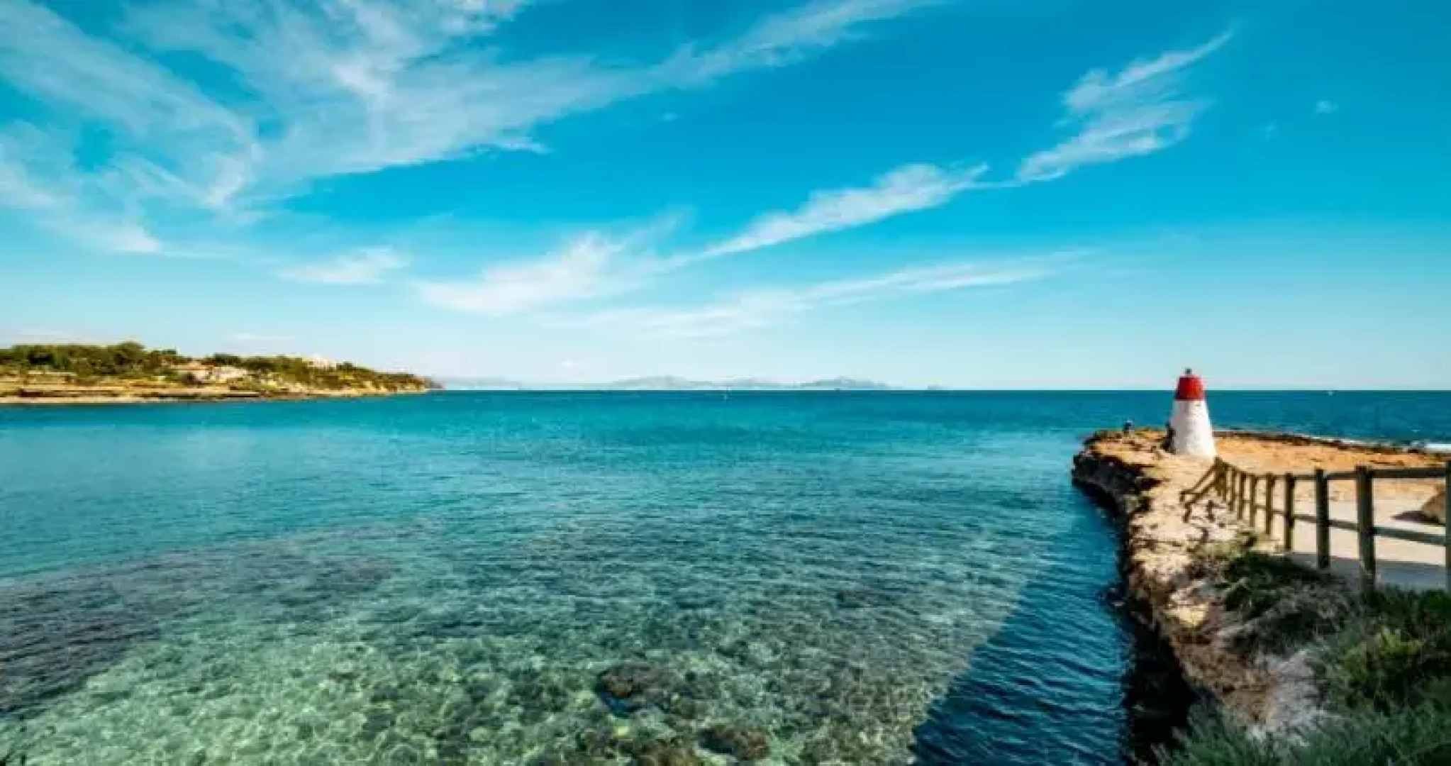 grand studio terrasse de standing vue mer et village