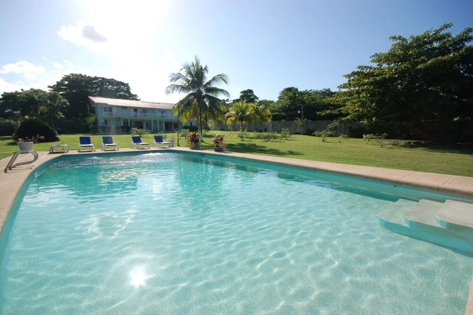Miramar Villas, 6br by Jamaican Treasures