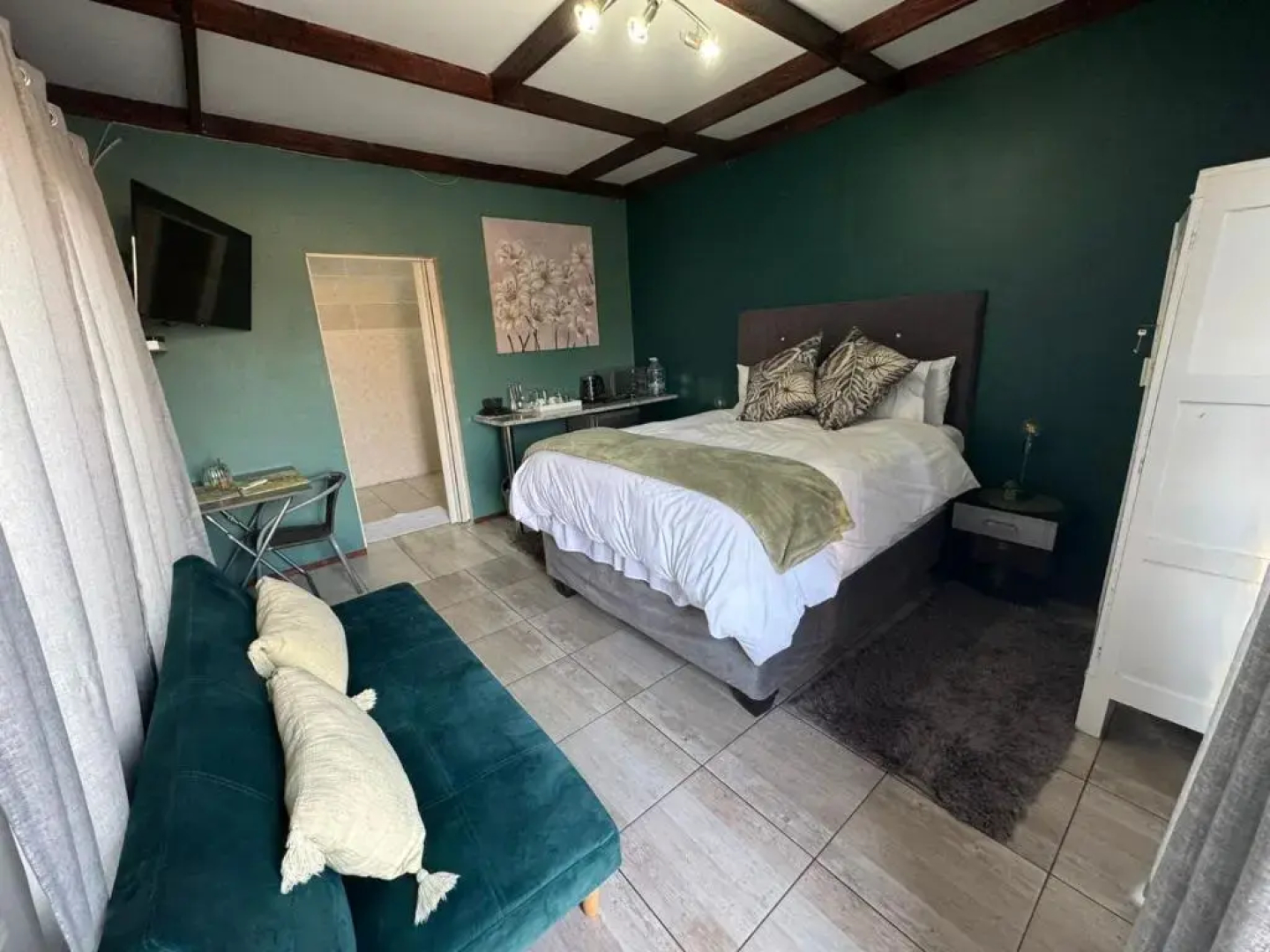 Paul & Mollie's Guest House