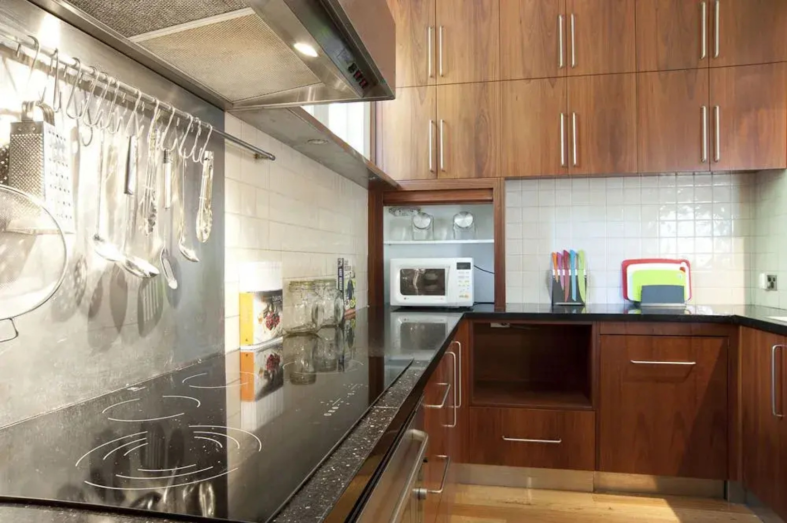 Lowena Cafe and Accommodation