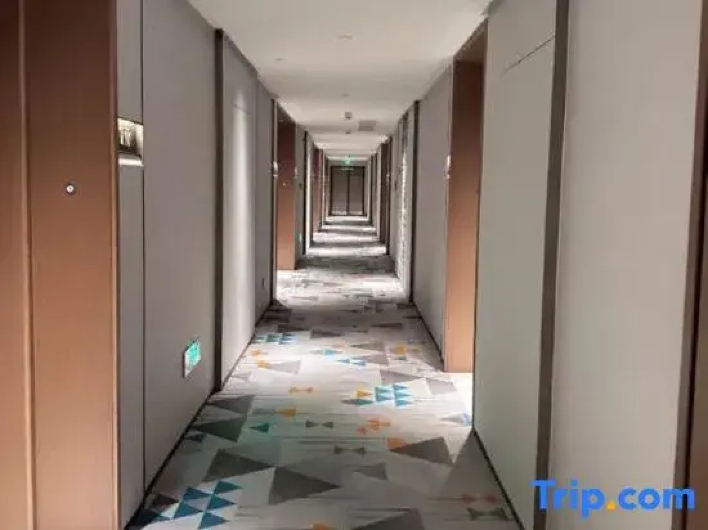 Yong Zhu Qi Ju Xi Jing Hotel (Ganzi Hongjun Road white pagoda park Branch)