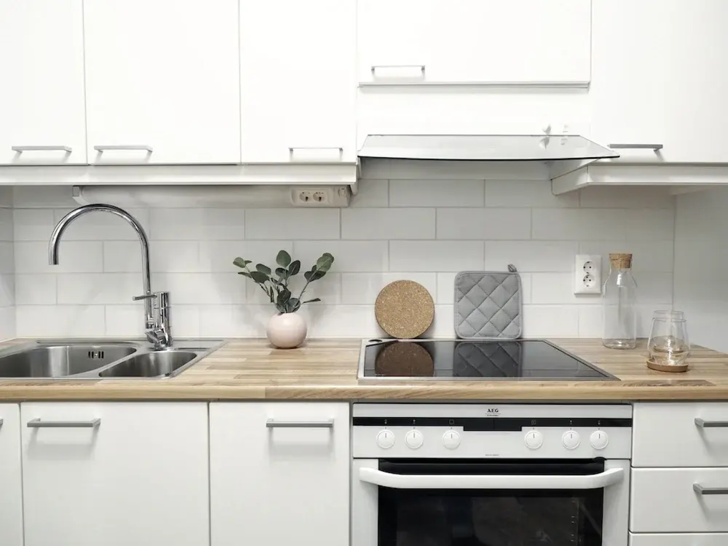 Modern 1BR Apt with Sauna, Balcony & Free Parking