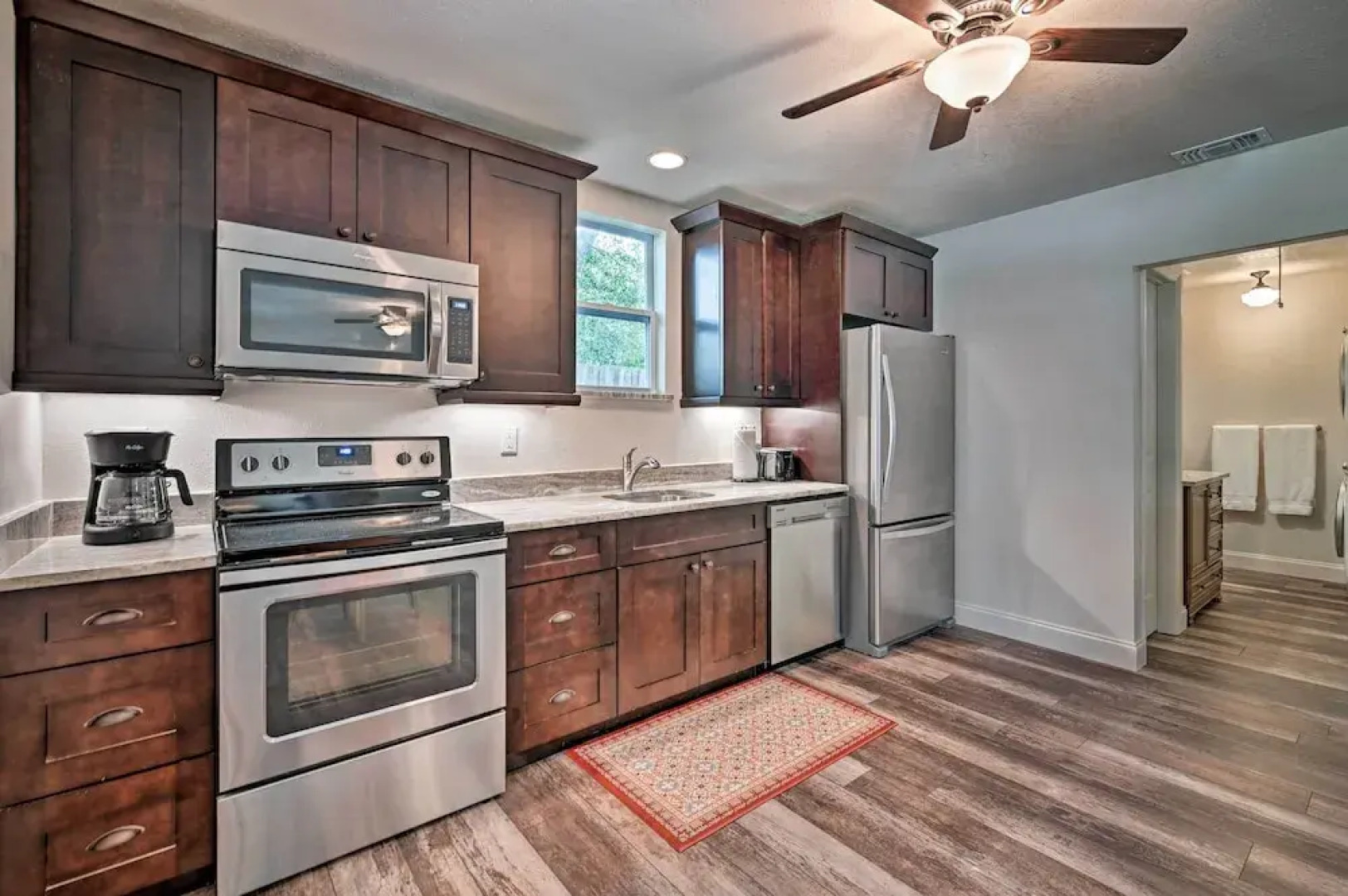 Walkable Winter Garden Bungalow: 3 Blocks to Dtwn