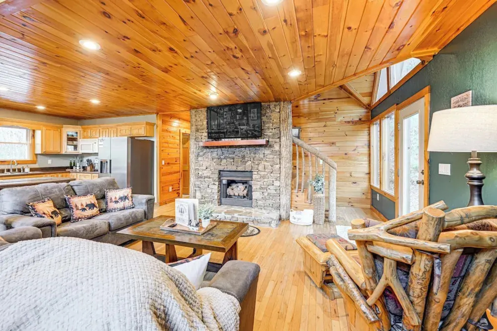 Tree-lined Cabin w/ Hot Tub & Deck in Bryson City