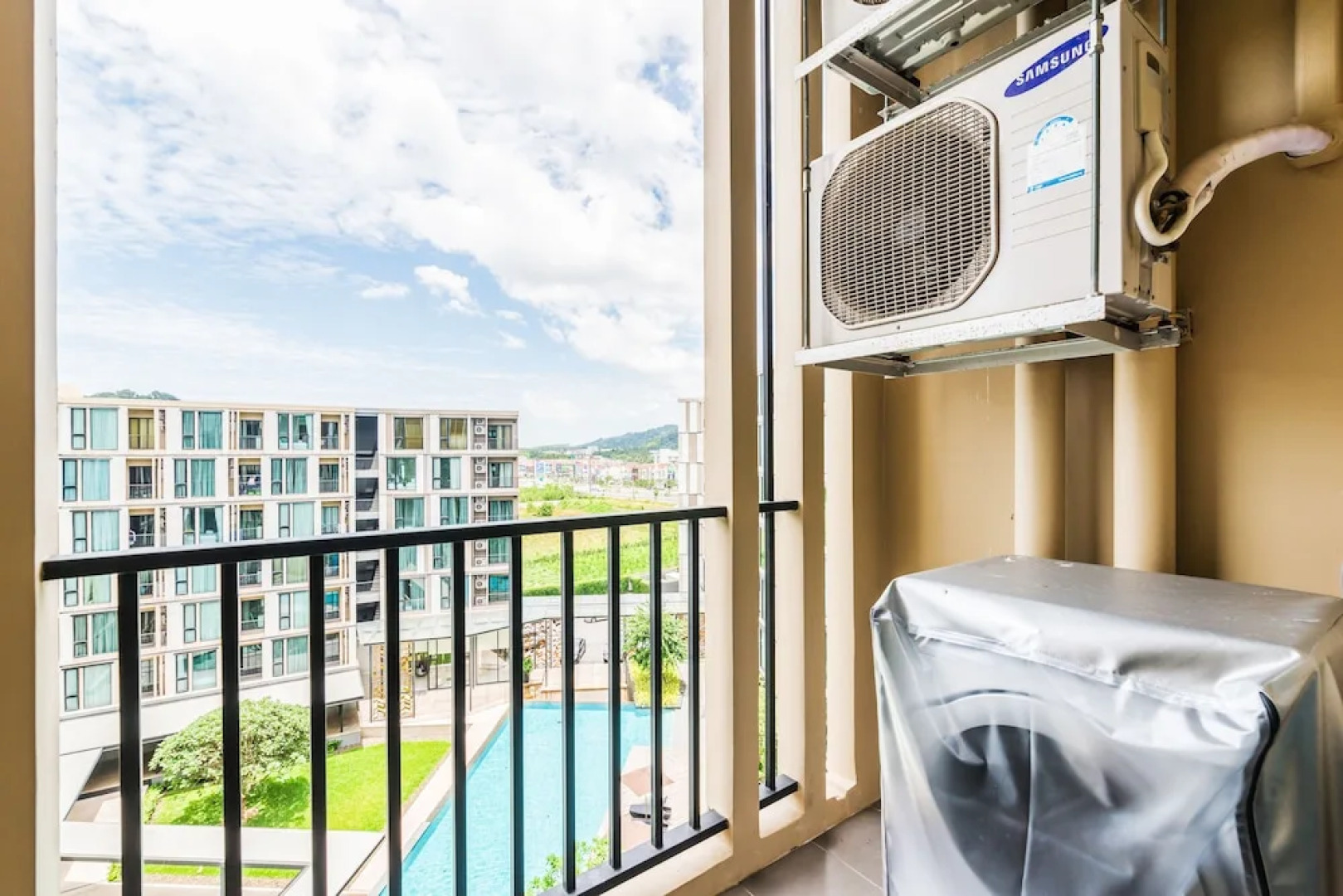 Favstay - The Base Uptown Phuket