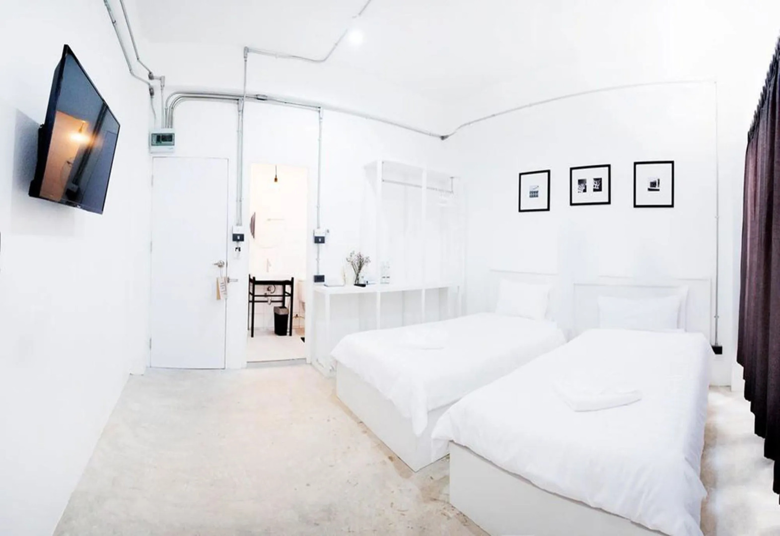 Flat White Cafe x Poshtel