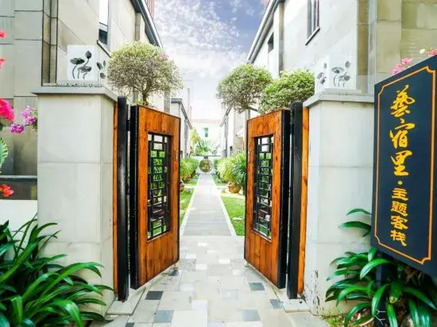 Wuzhishan Yisuli Theme Hotel