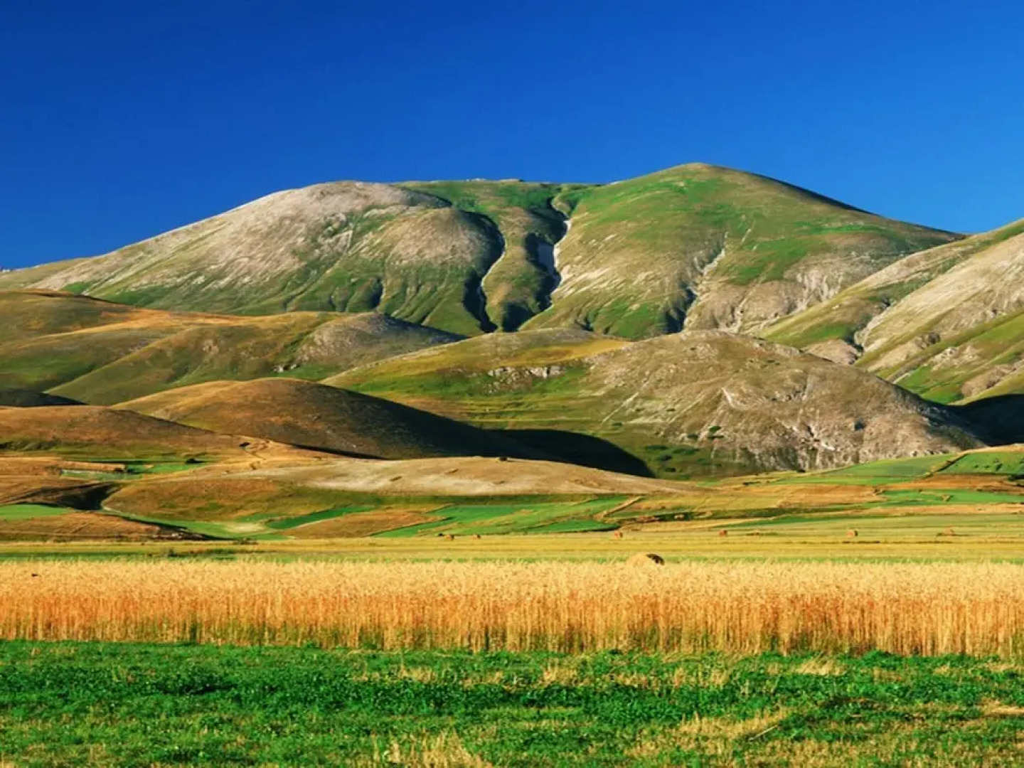 Fabulous Holiday Home With Wifi in Monte San Martino Italy