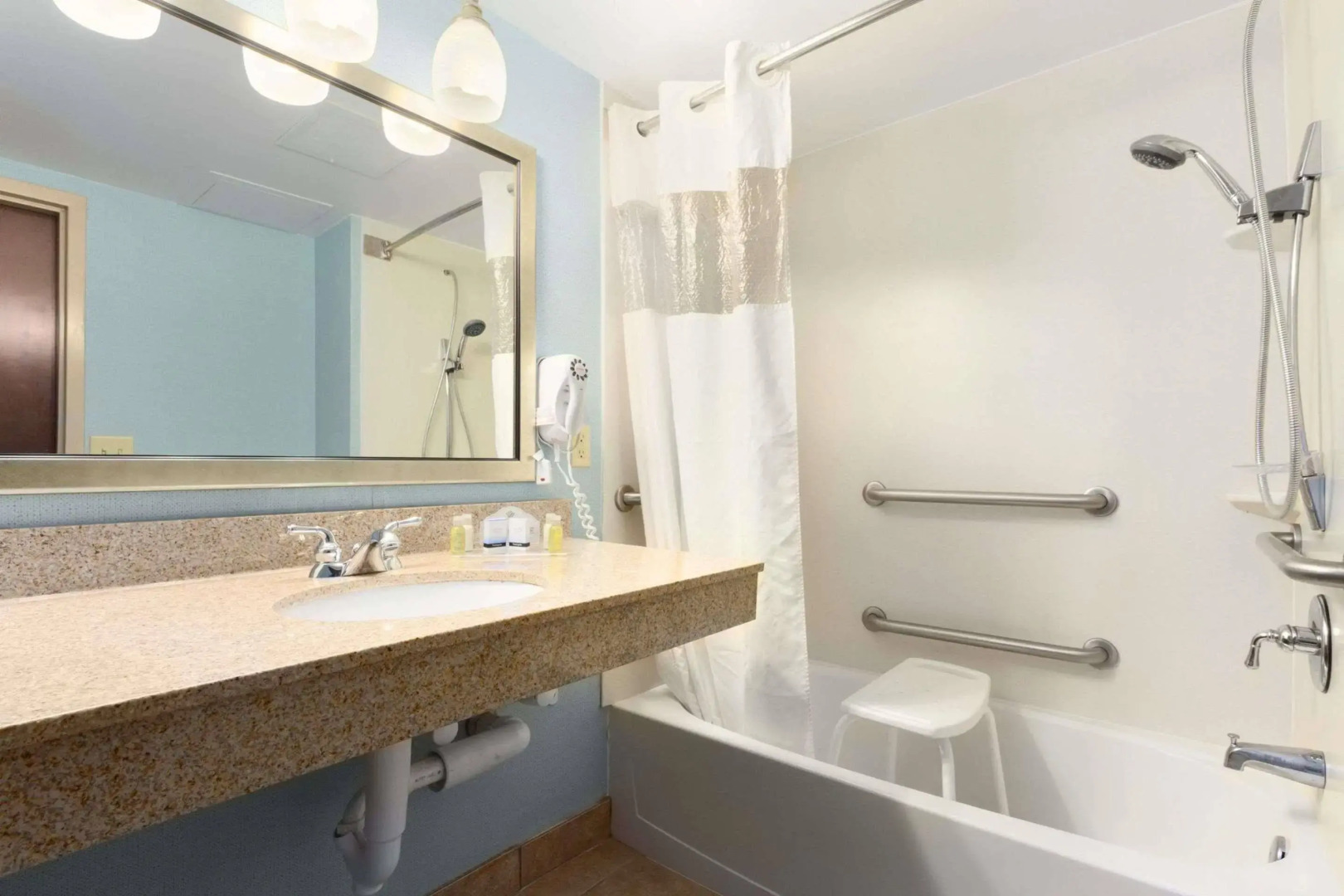 Holiday Inn Express Fayetteville – Fort Bragg by IHG