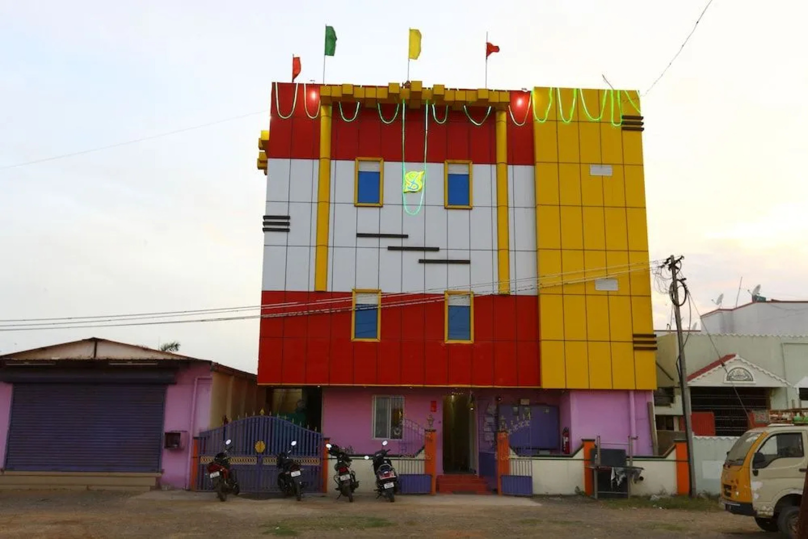 OYO 7747 SS Residency