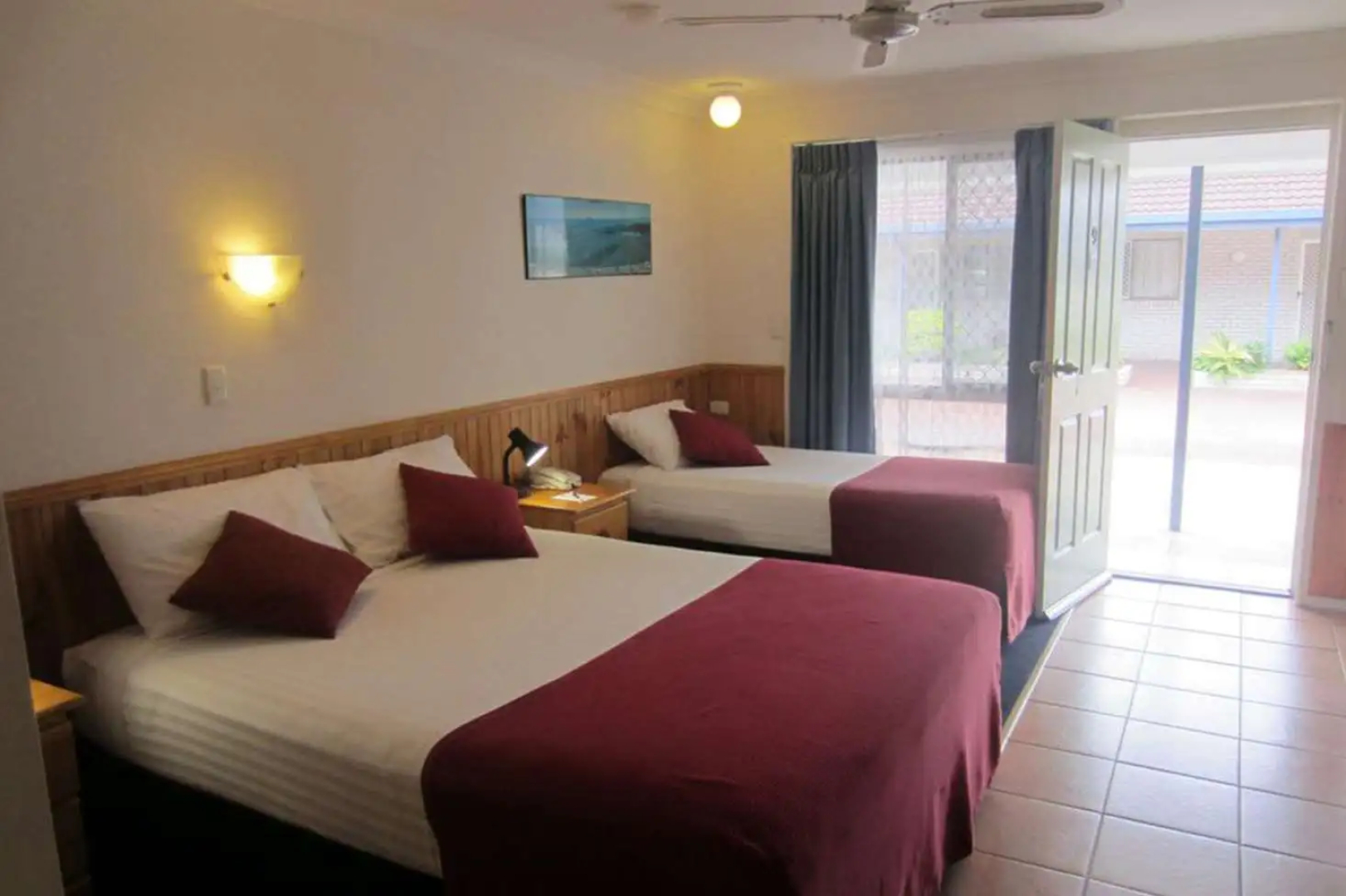 Twin Towns Motel