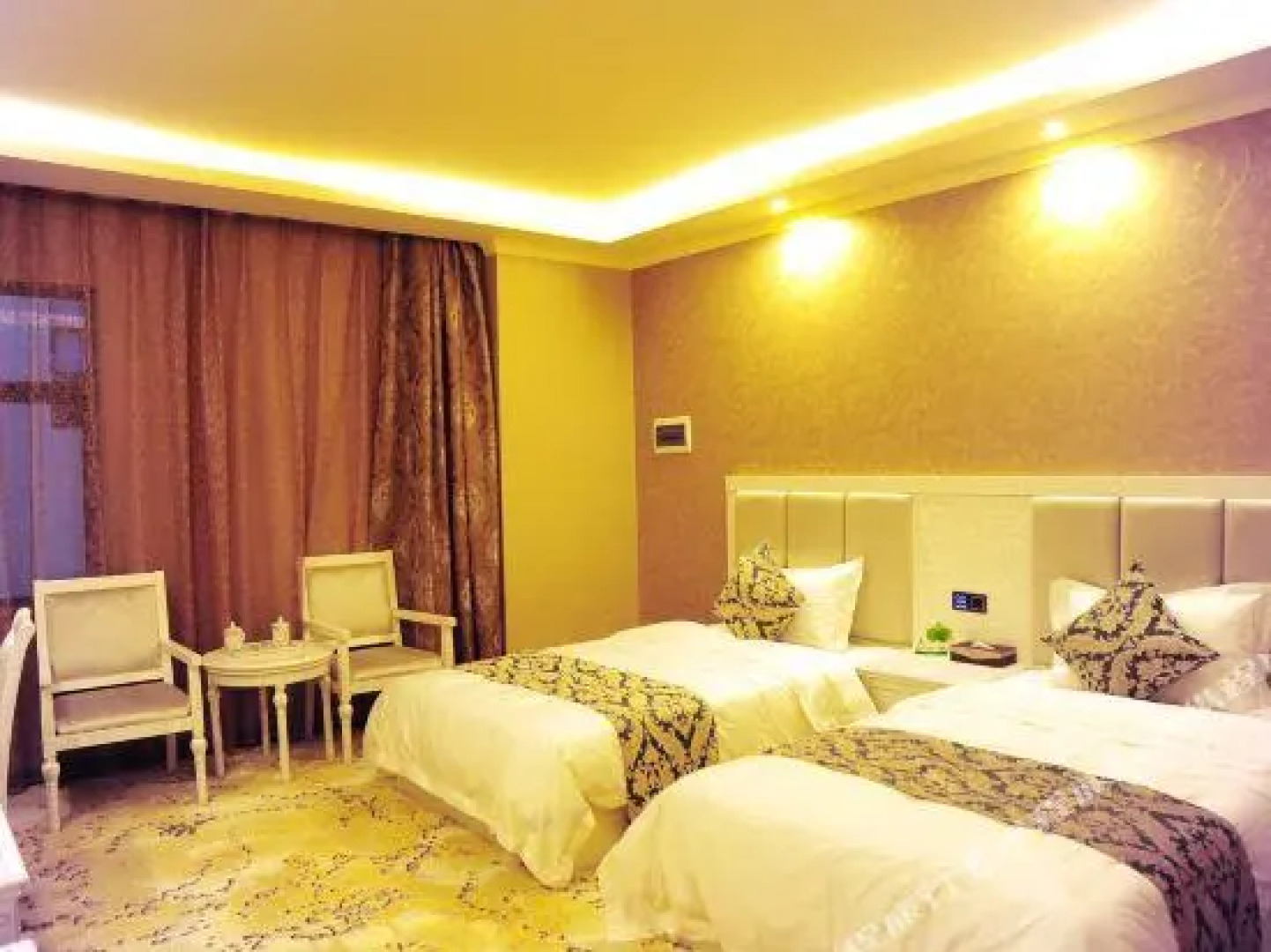 Luxi Yunjia Theme Hotel