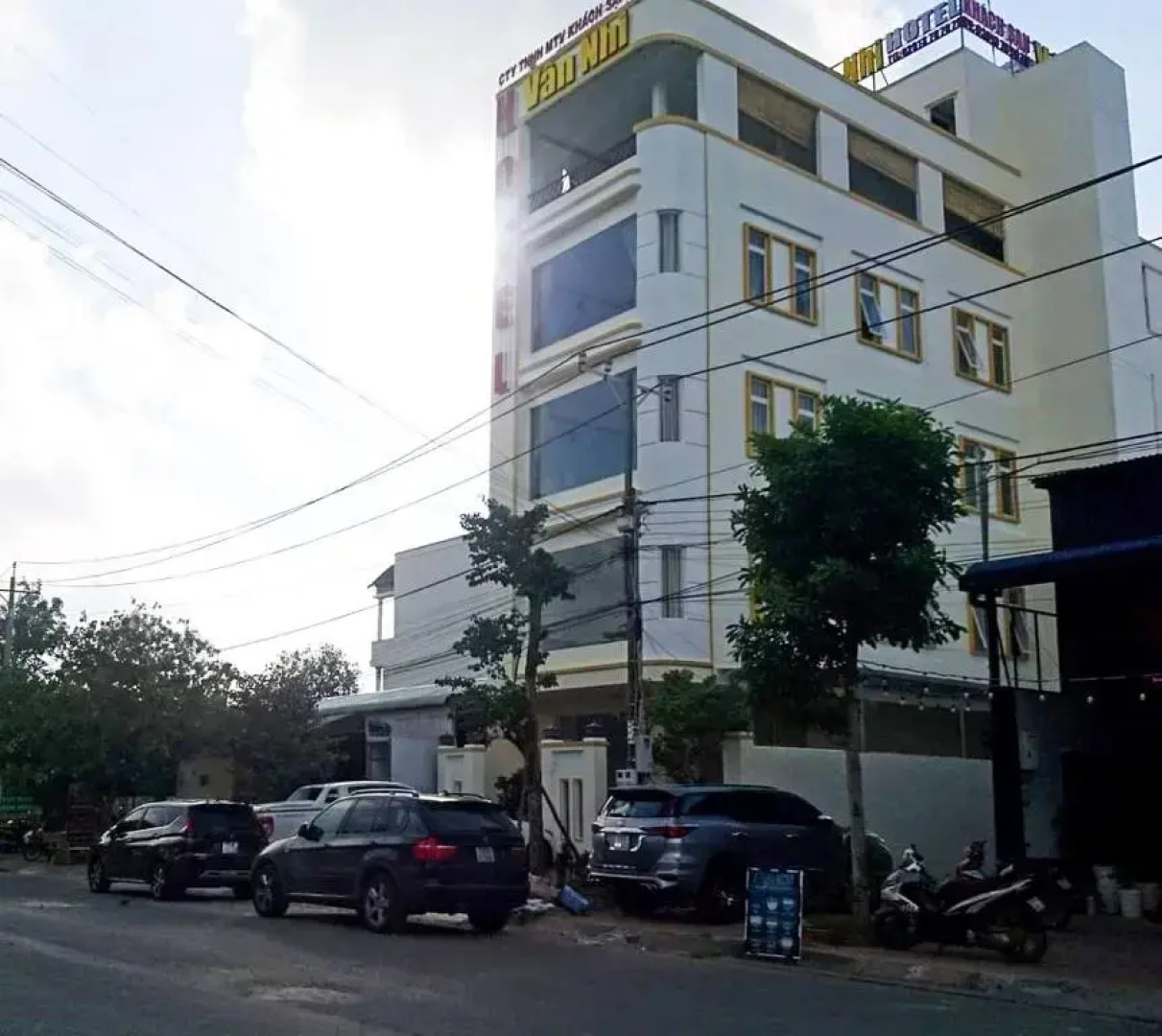 Van Nhi Hotel