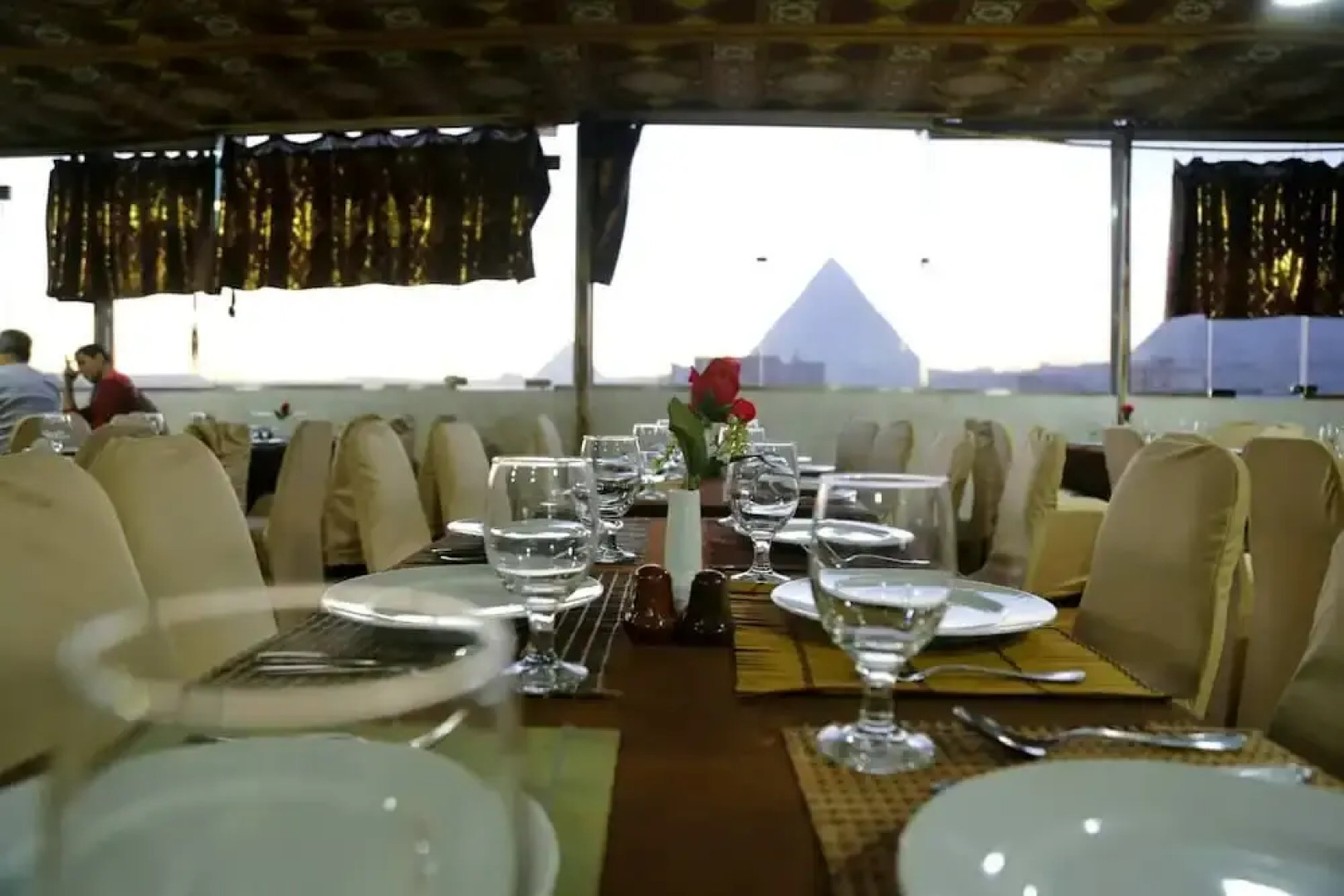 The Pyramids Inn Cheops