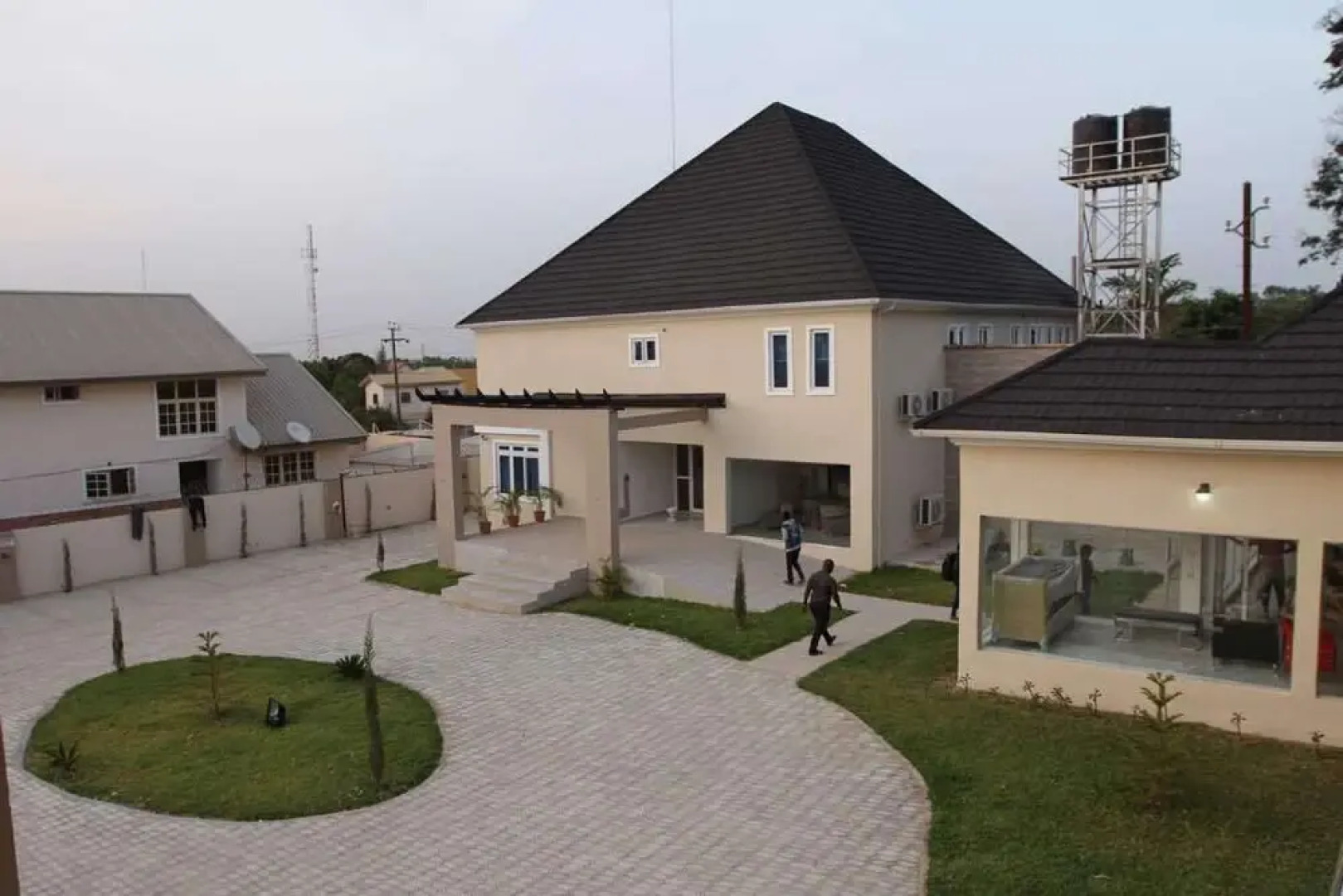 The Point Rayfield  Hotel