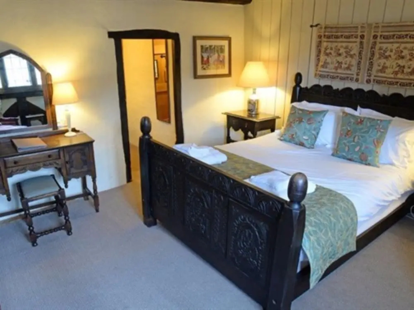 The George Inn & The Plaine