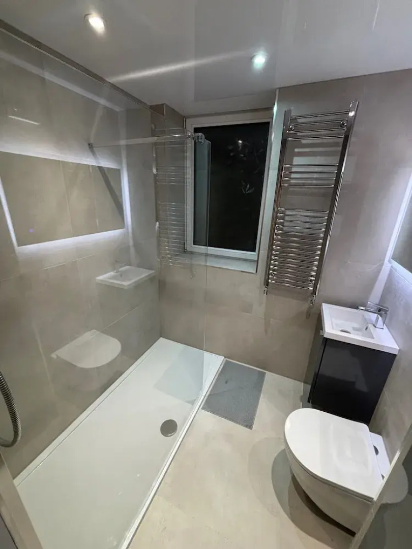 Shawforth - 2 Beds - Sleeps 4 - Street Parking