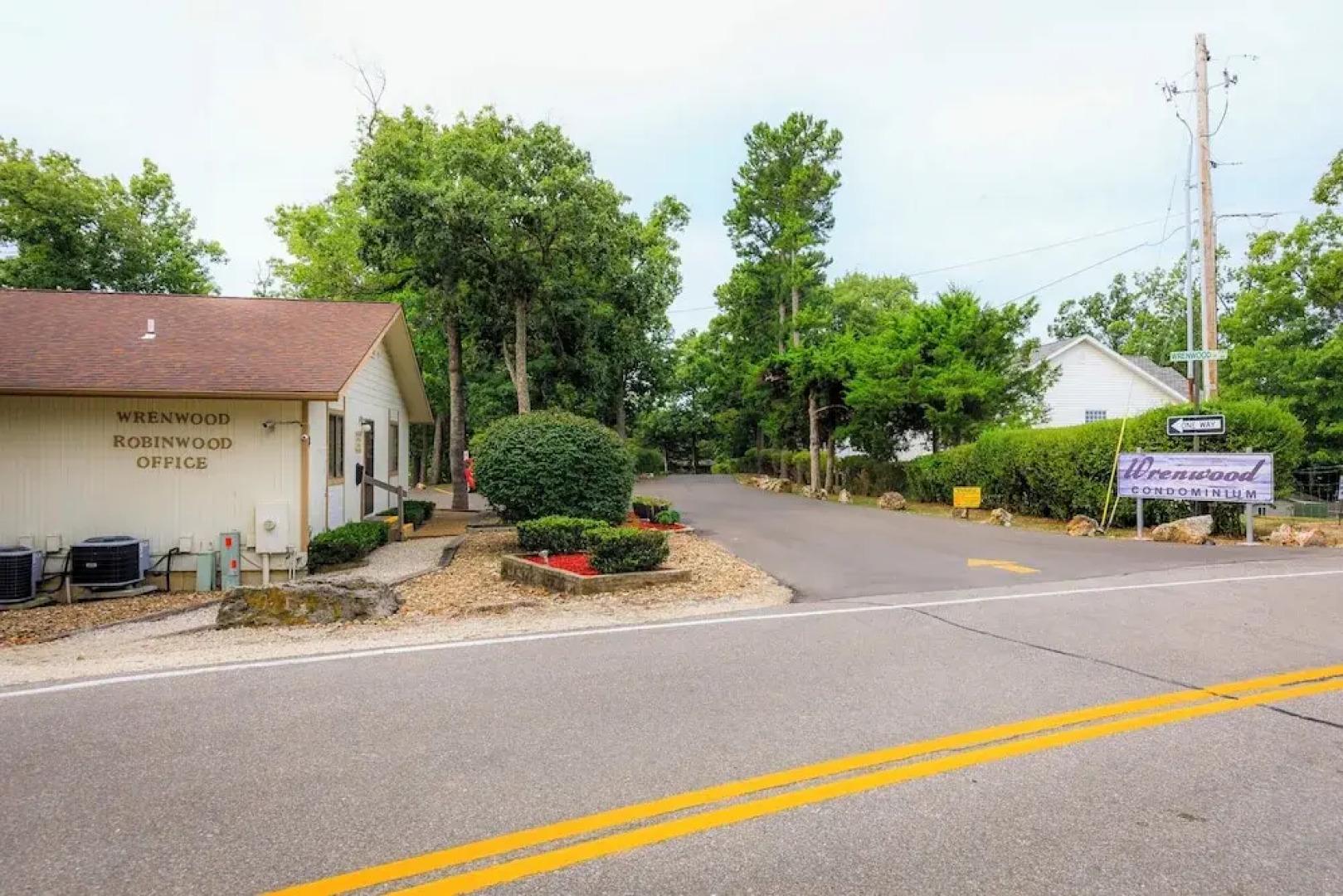 Pool Days & Water Fun Await: Lake Ozark Escape!