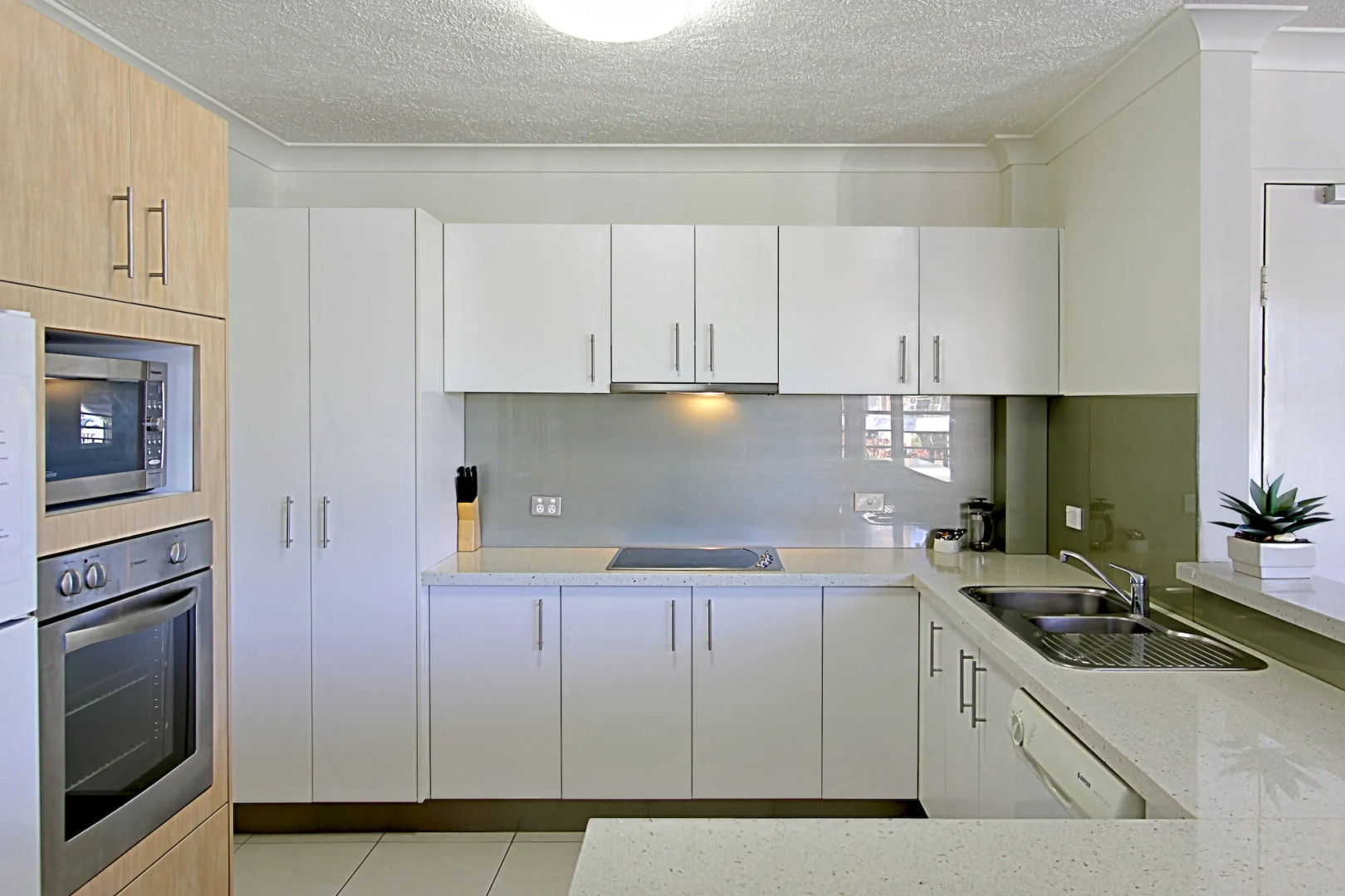 Sea Breeze on Main Beach