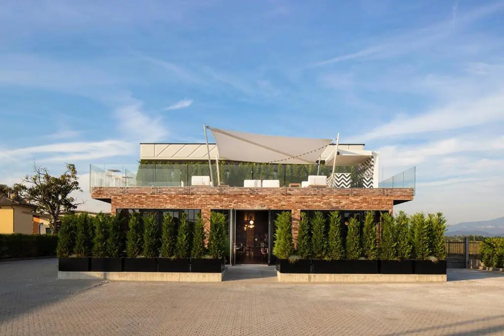 OPHELIA Lounge Restaurant Hotel