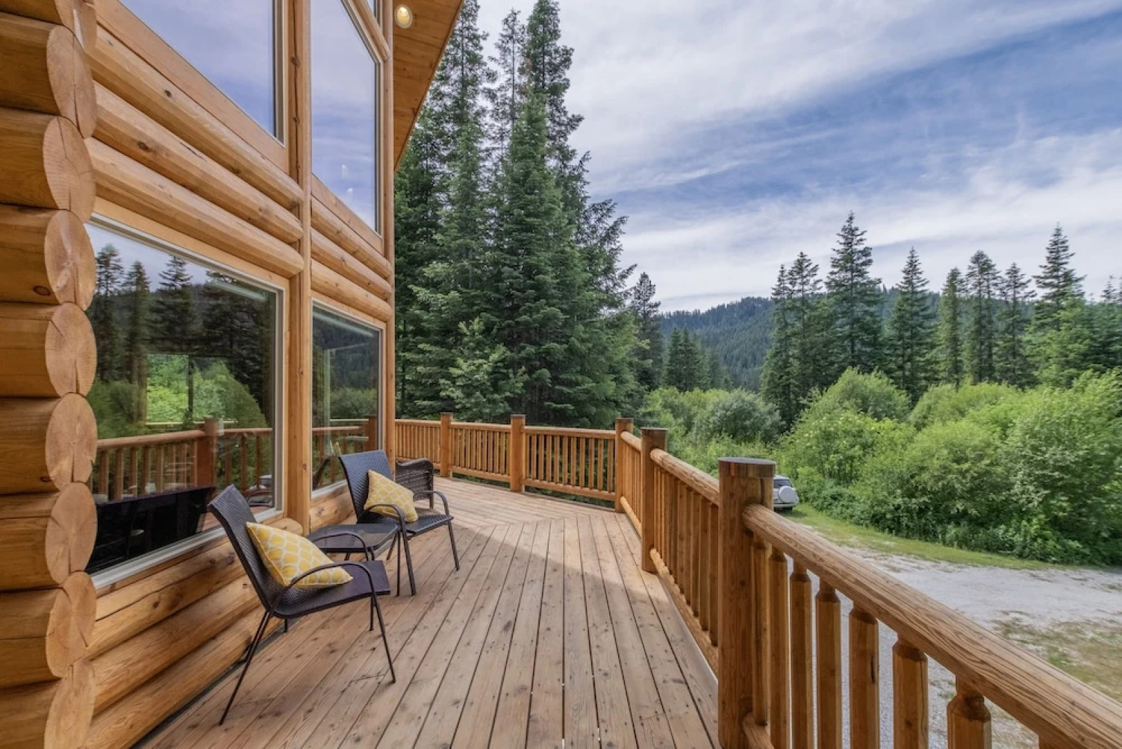 Bearfoot Chalet 3 Bedroom Home by NW Comfy Cabins