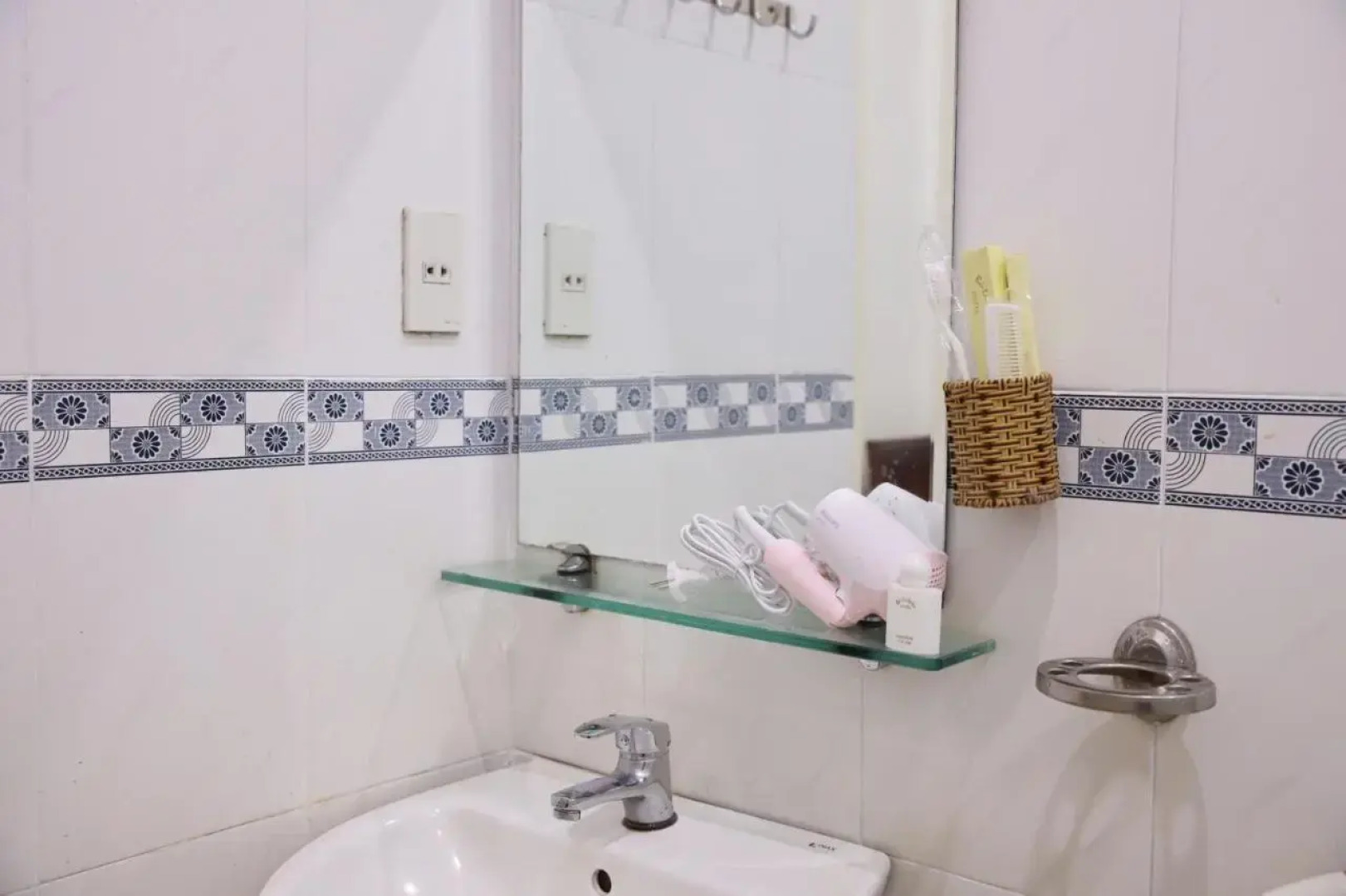 Huynh Gia Bao Hotel 2