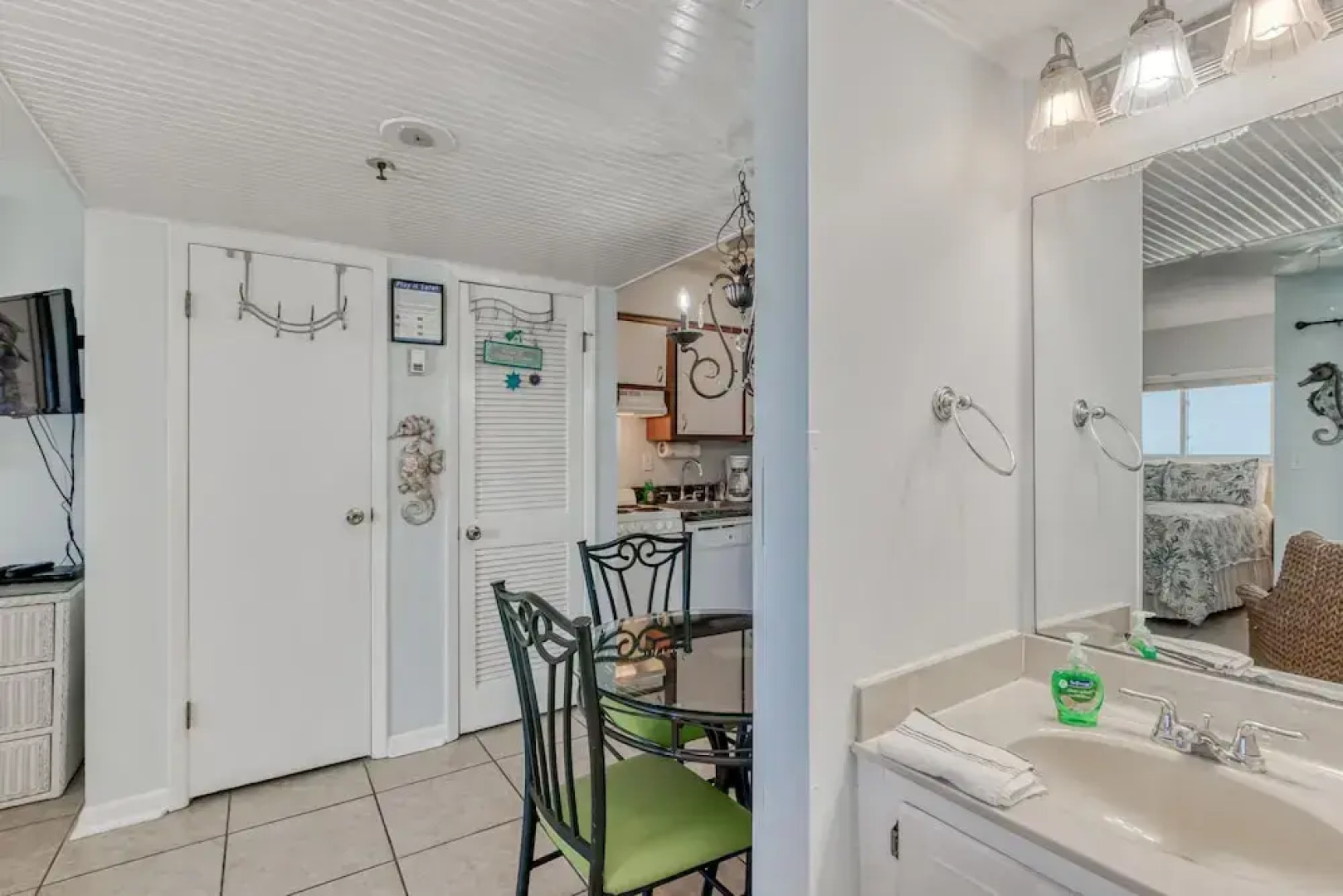 Royal Gulf Beach & Racquet Club 5802 Condo by RedAwning