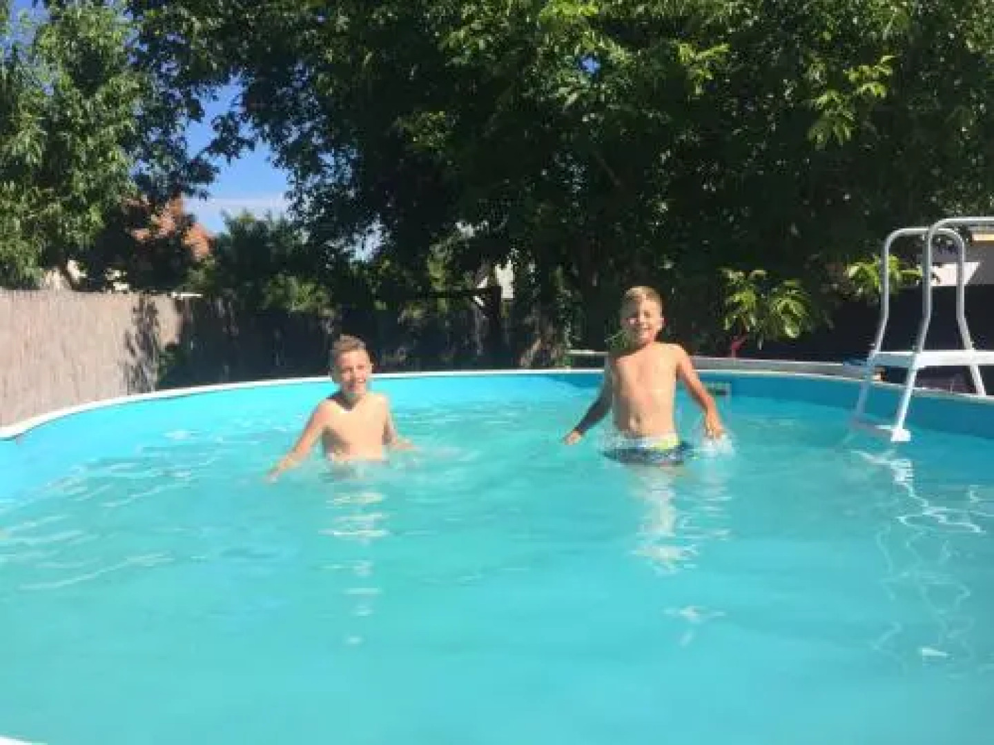 Famvarga Apartmanház