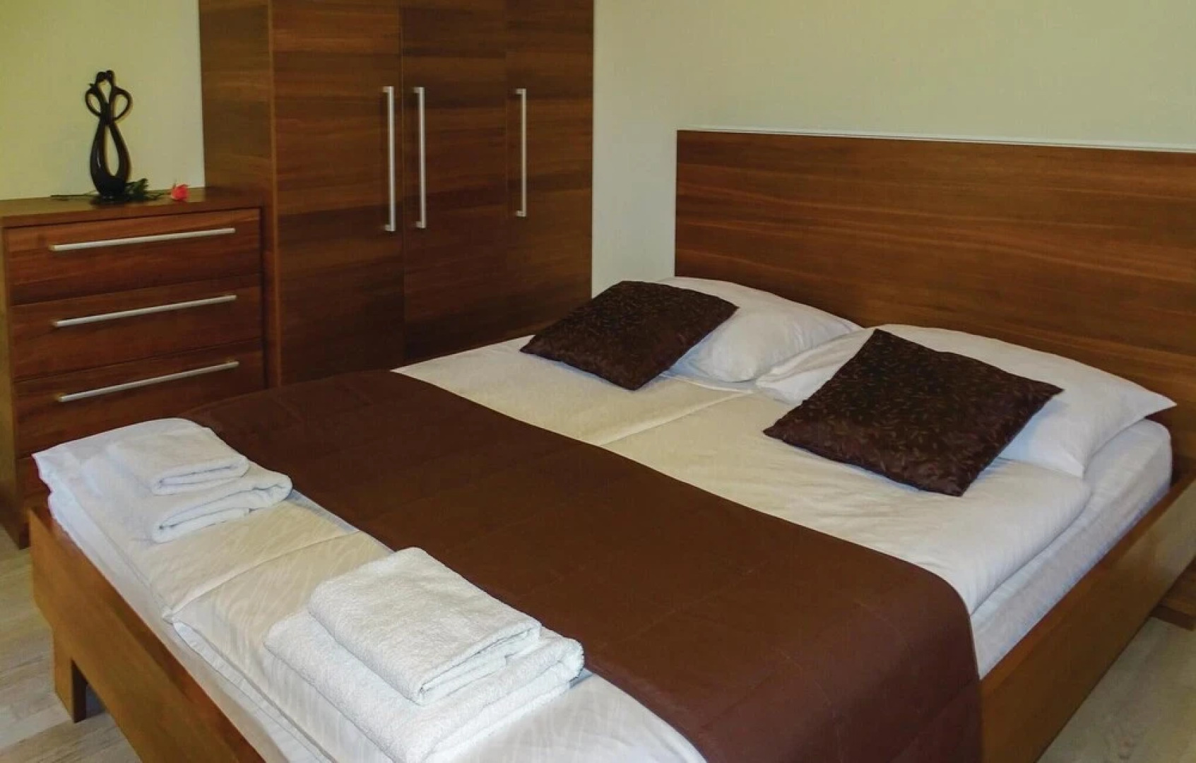 Beautiful Home in Lasko With Wifi and 1 Bedrooms