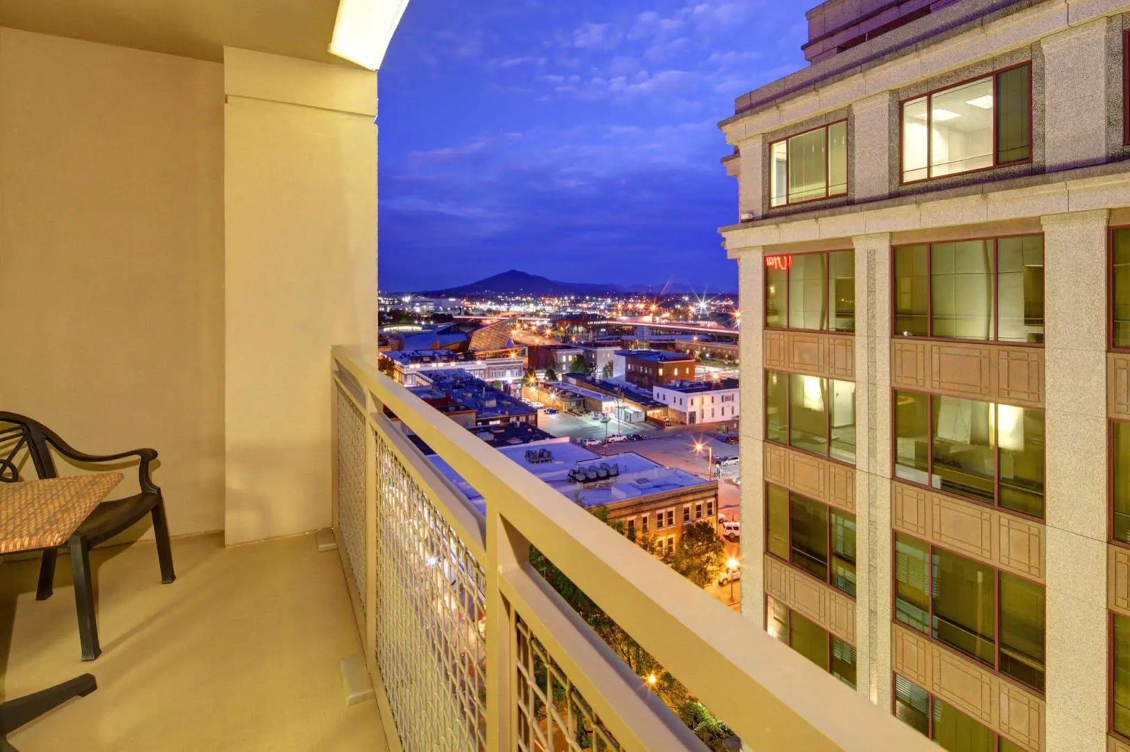 Hampton Inn & Suites Roanoke-Downtown