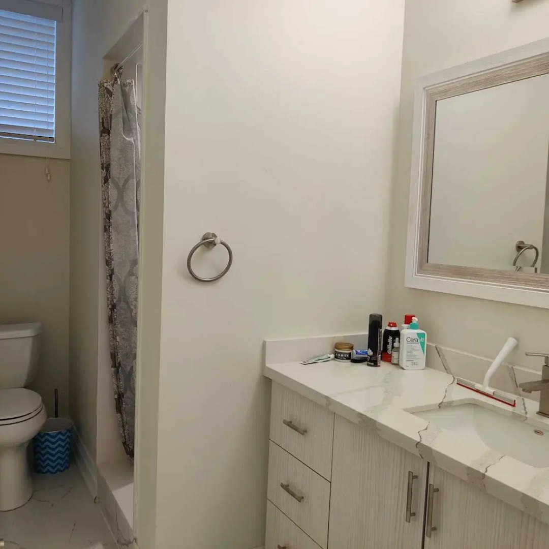 Brand New Walk Out Bsmt Apt Near Beach