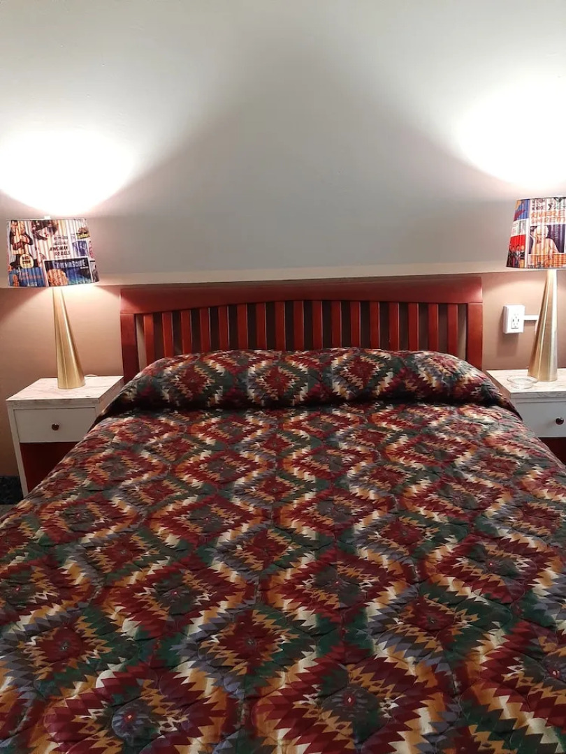 The New Star Motel with Studio-Kitchens: 1950s Extended-Stay Lodging and Retreat Center