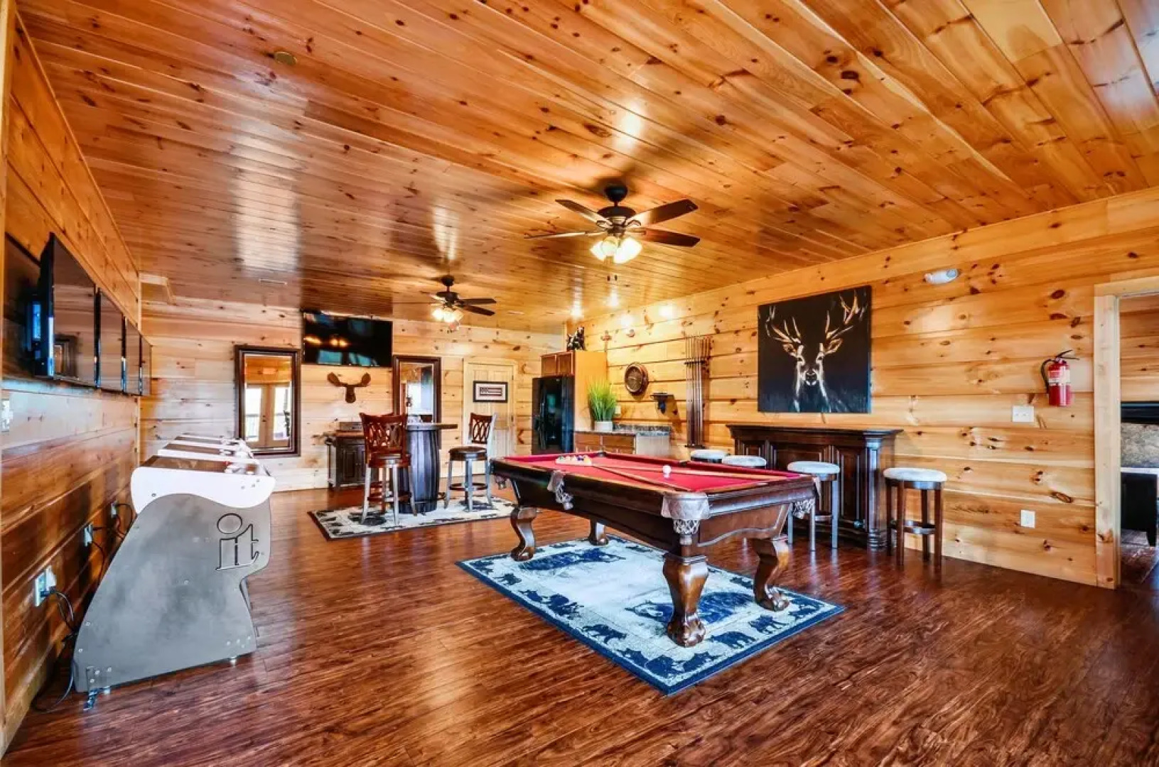 Foxwood Mansion - Fourteen Bedroom Cabin