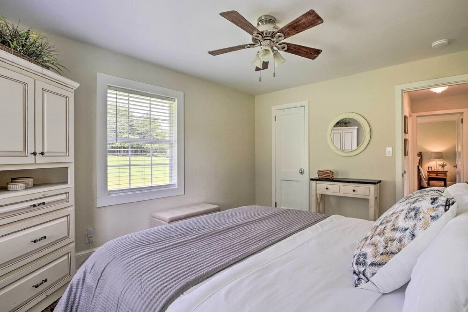 Idyllic Getaway w/ Deck ~ 4 Mi to Dtwn Athens