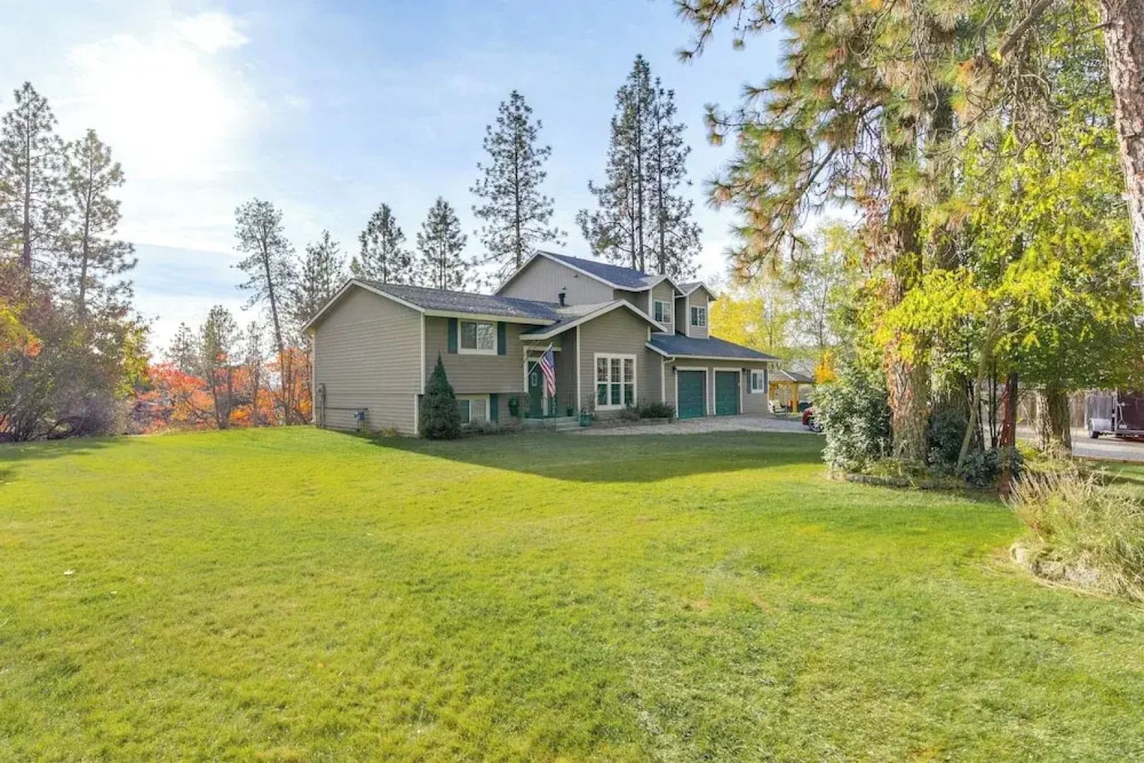 Nine Mile Falls Hideaway: Scenic Retreat on River