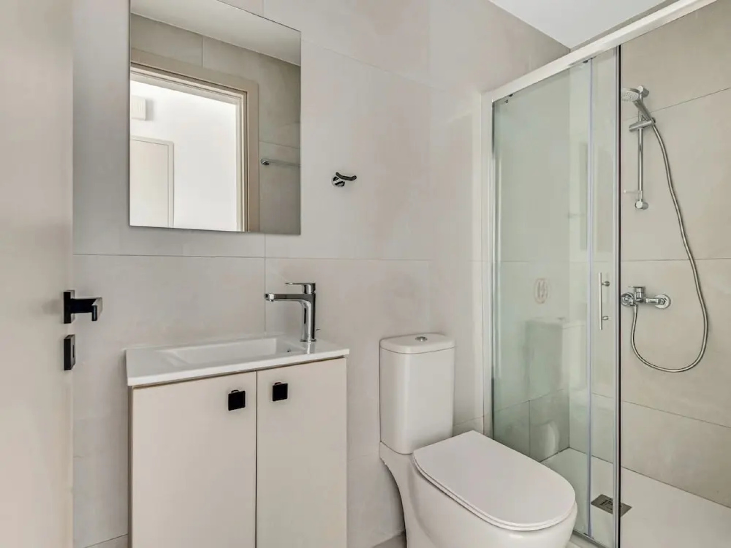 Sanders Elgio - Charming Studio With Balcony