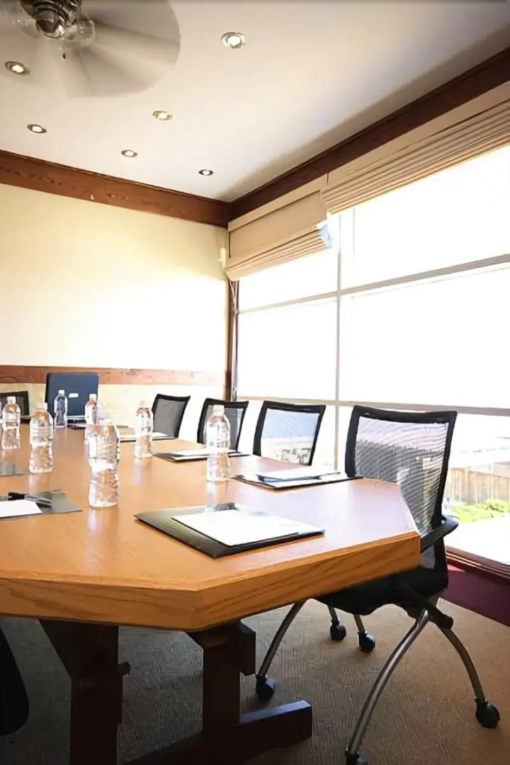 Huff Estates Inn & Winery