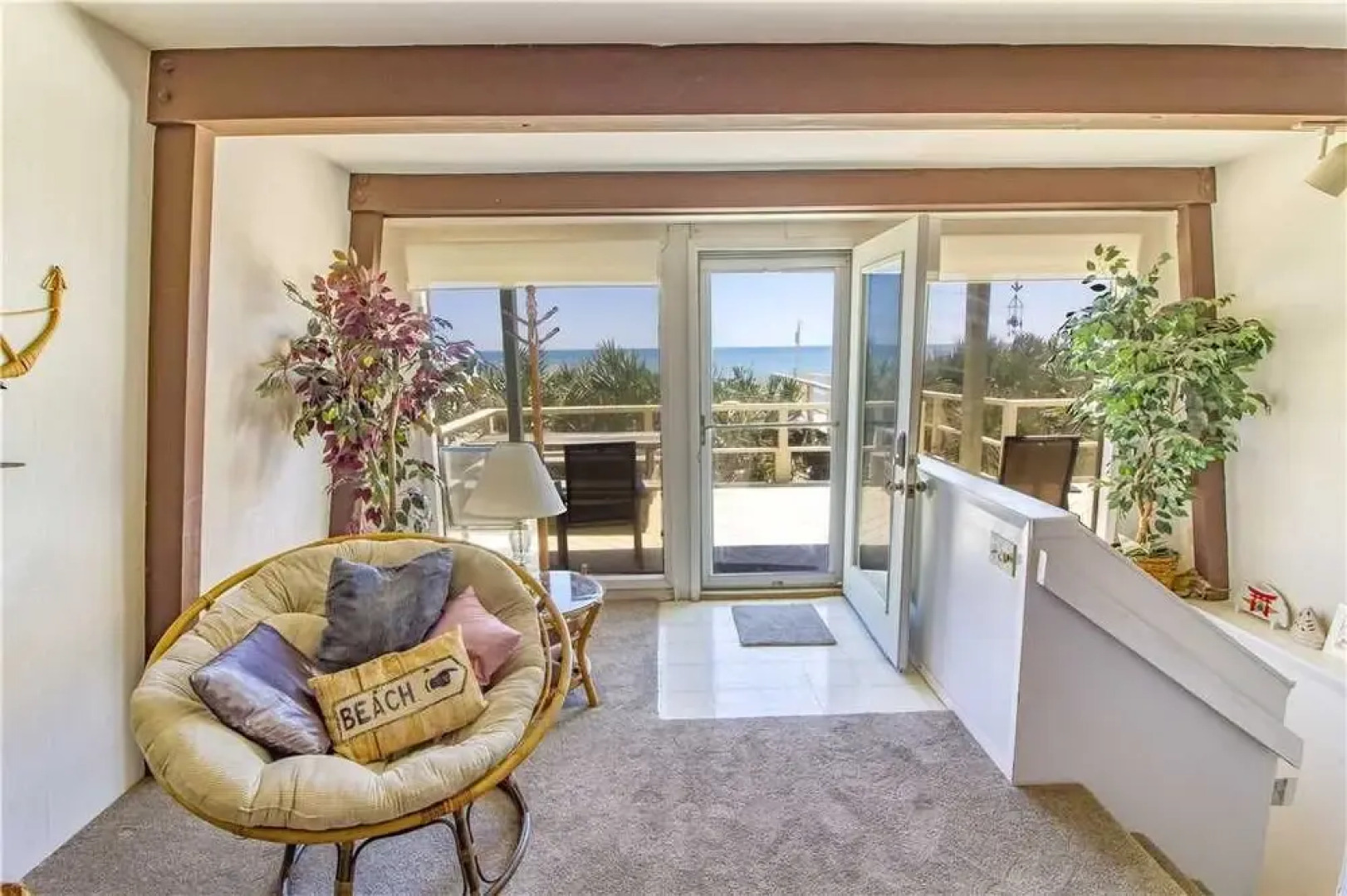 Oasis Beach House, 2 Bedrooms, Sleeps 6, Beach Front, HDTV, WiFi