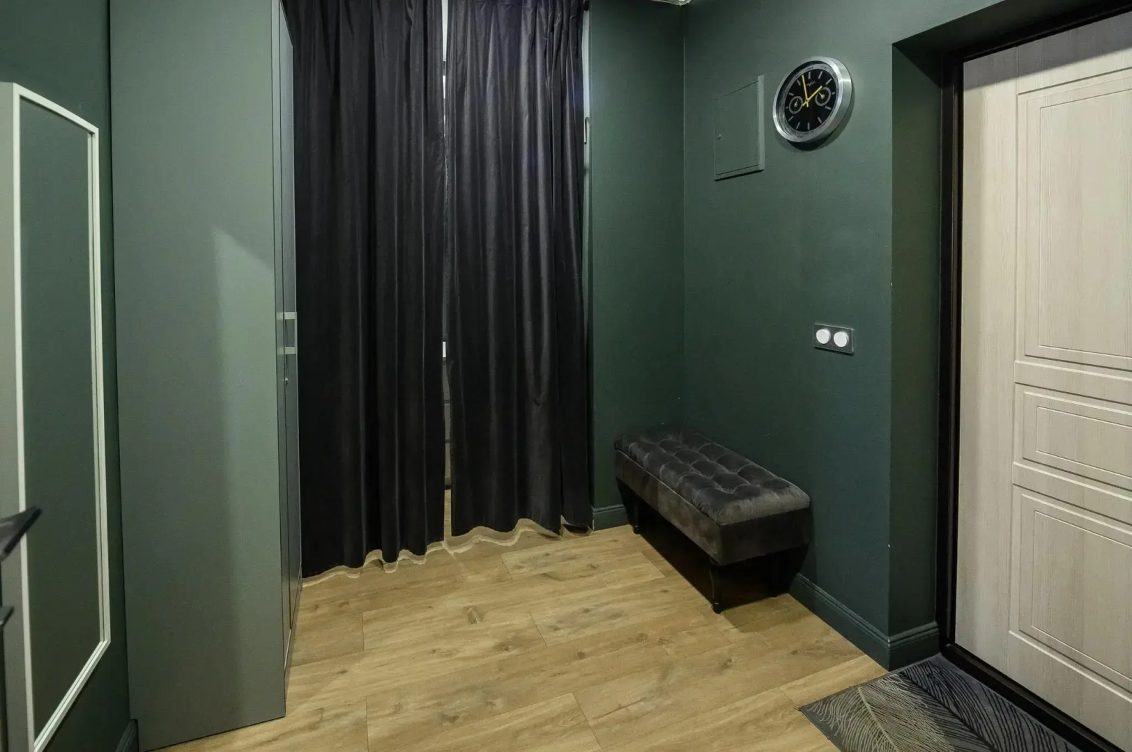 Абри Люкс на Революции, 24