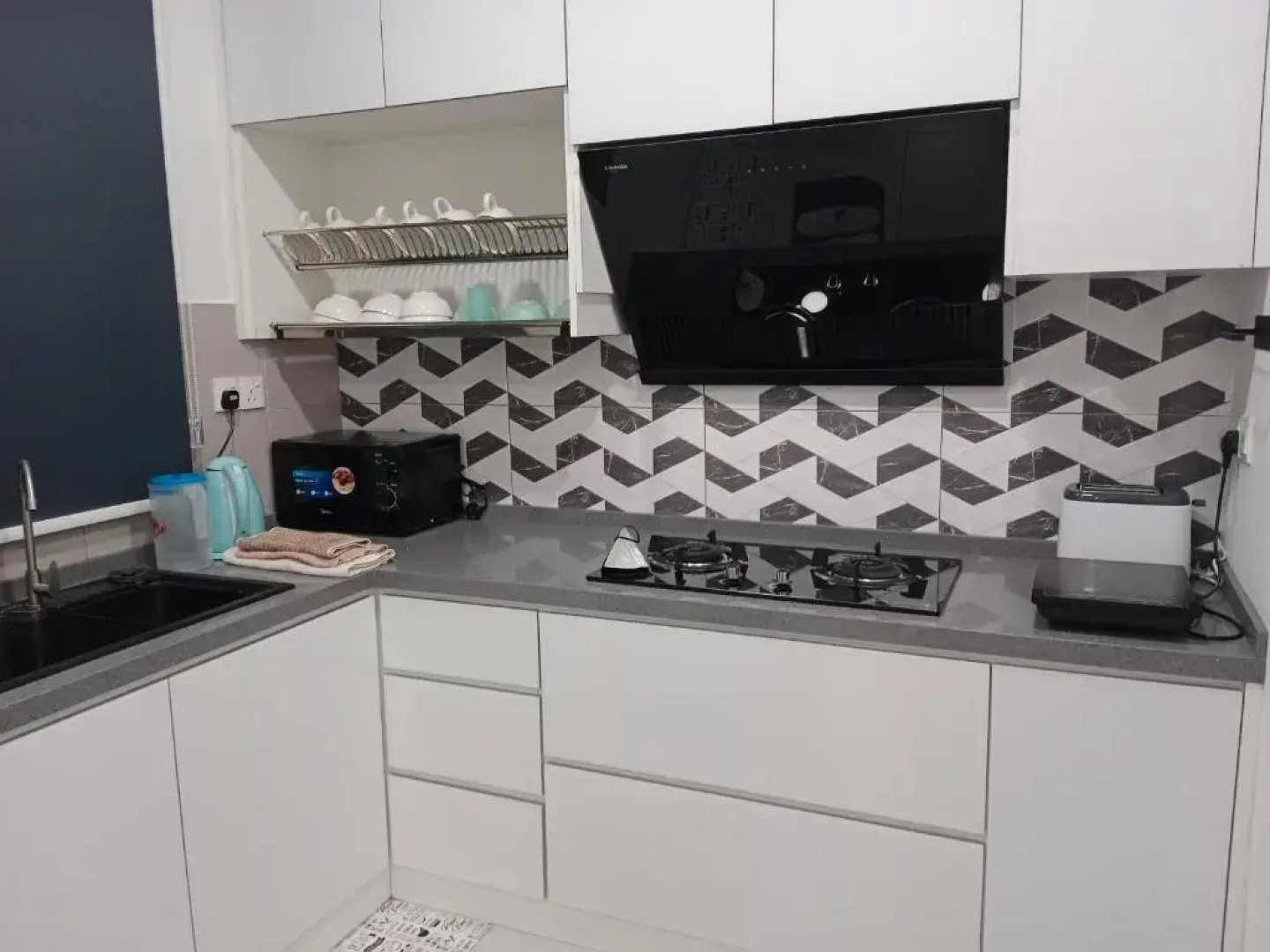 Preferred30 3R2B 7pax Meritus Perai