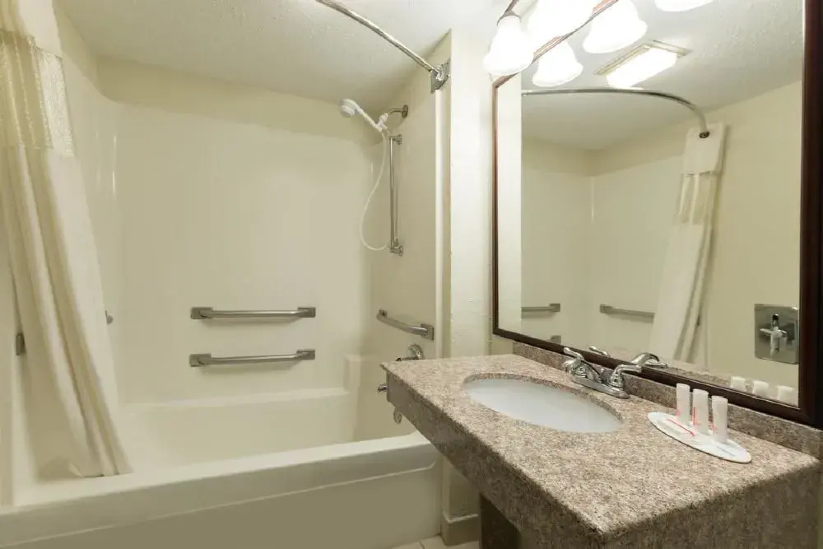 Baymont Inn & Suites Louisville South I 65