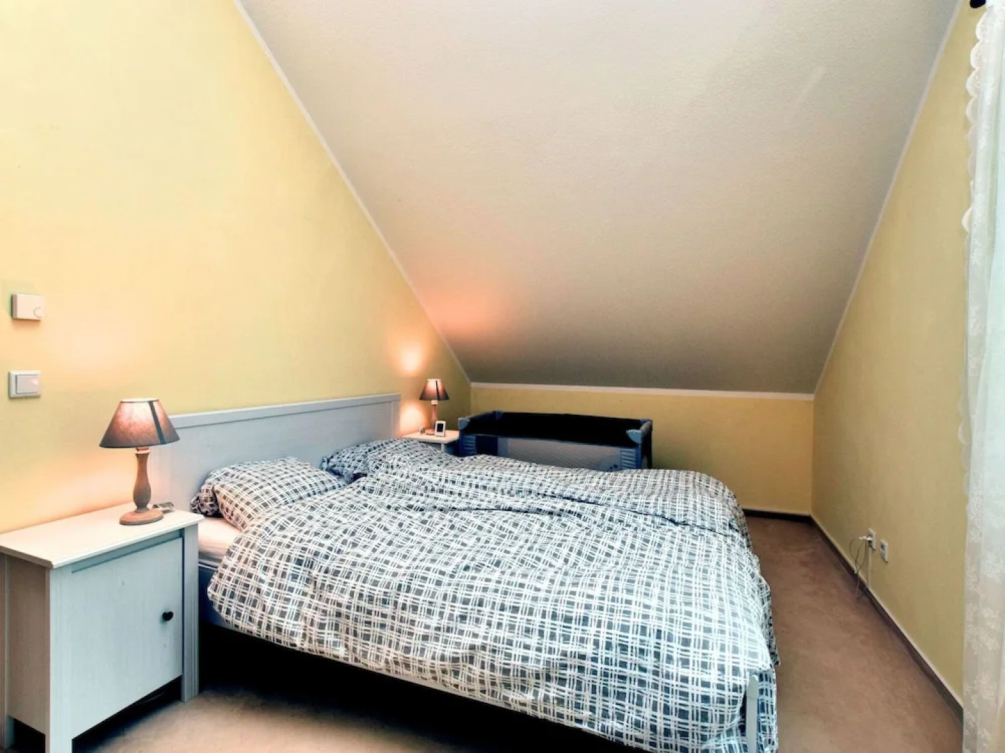 Beautiful House With Sauna, Modern Interior and Enormous, Park-like Garden